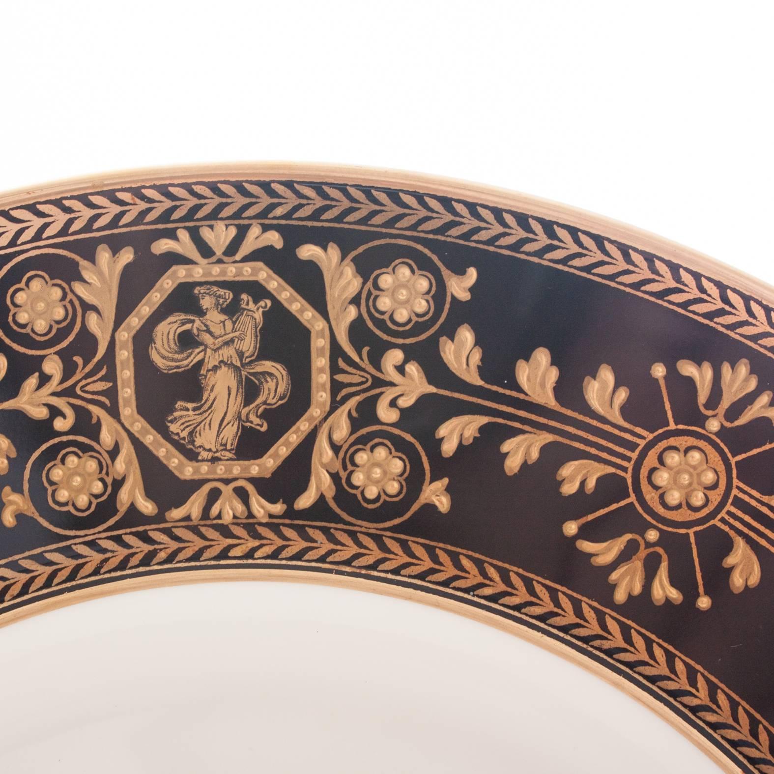 Neoclassical Nine Antique Wedgwood Black and Gilt Dinner Plates, Medallion Center