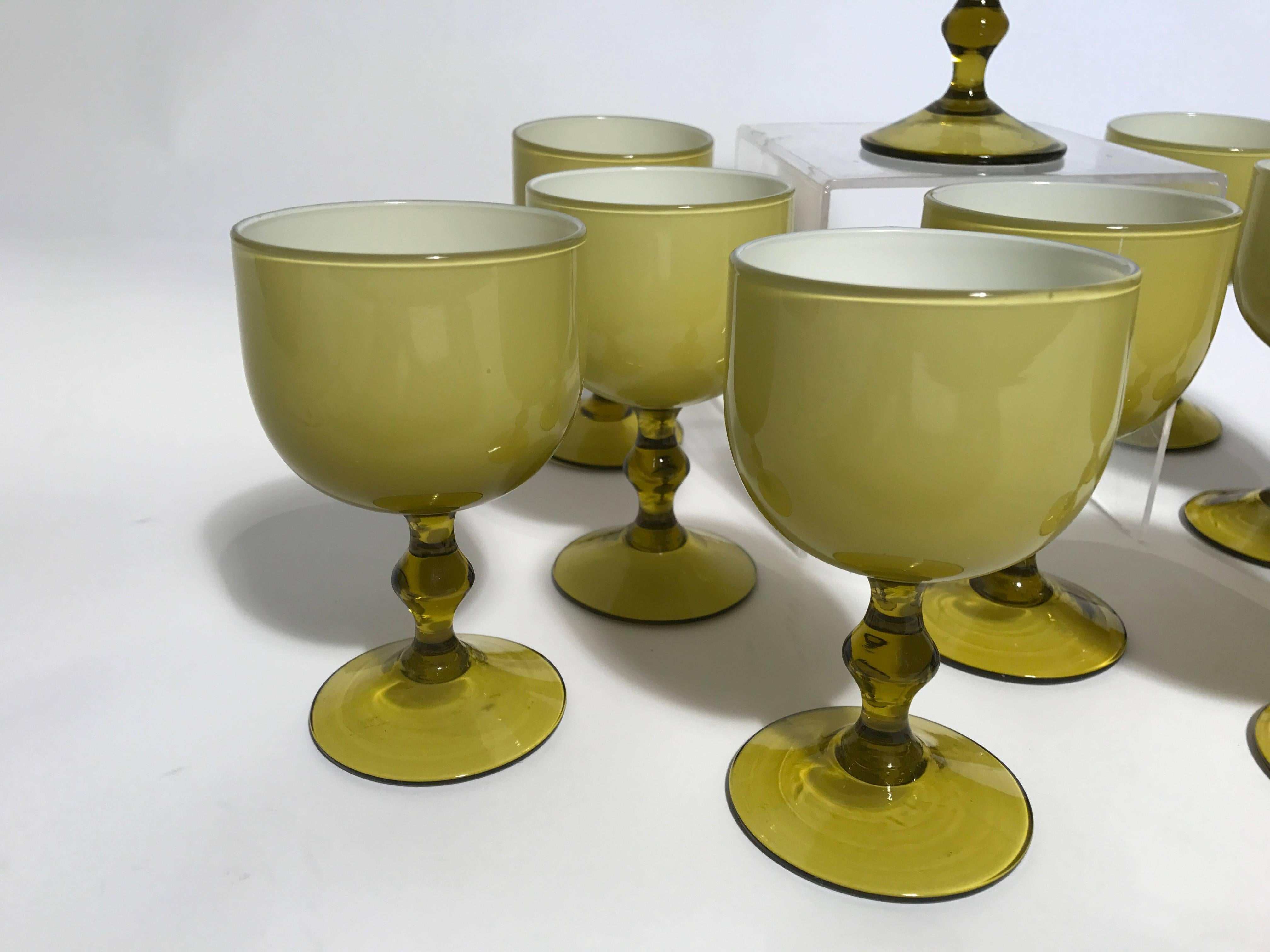 A crisp and nicely proportioned set of ten wine glasses. Featuring Moretti's clean and crisp detailing, knob stem and will proportioned bowl and feet. What a great color! This amber/olive will go with everything.