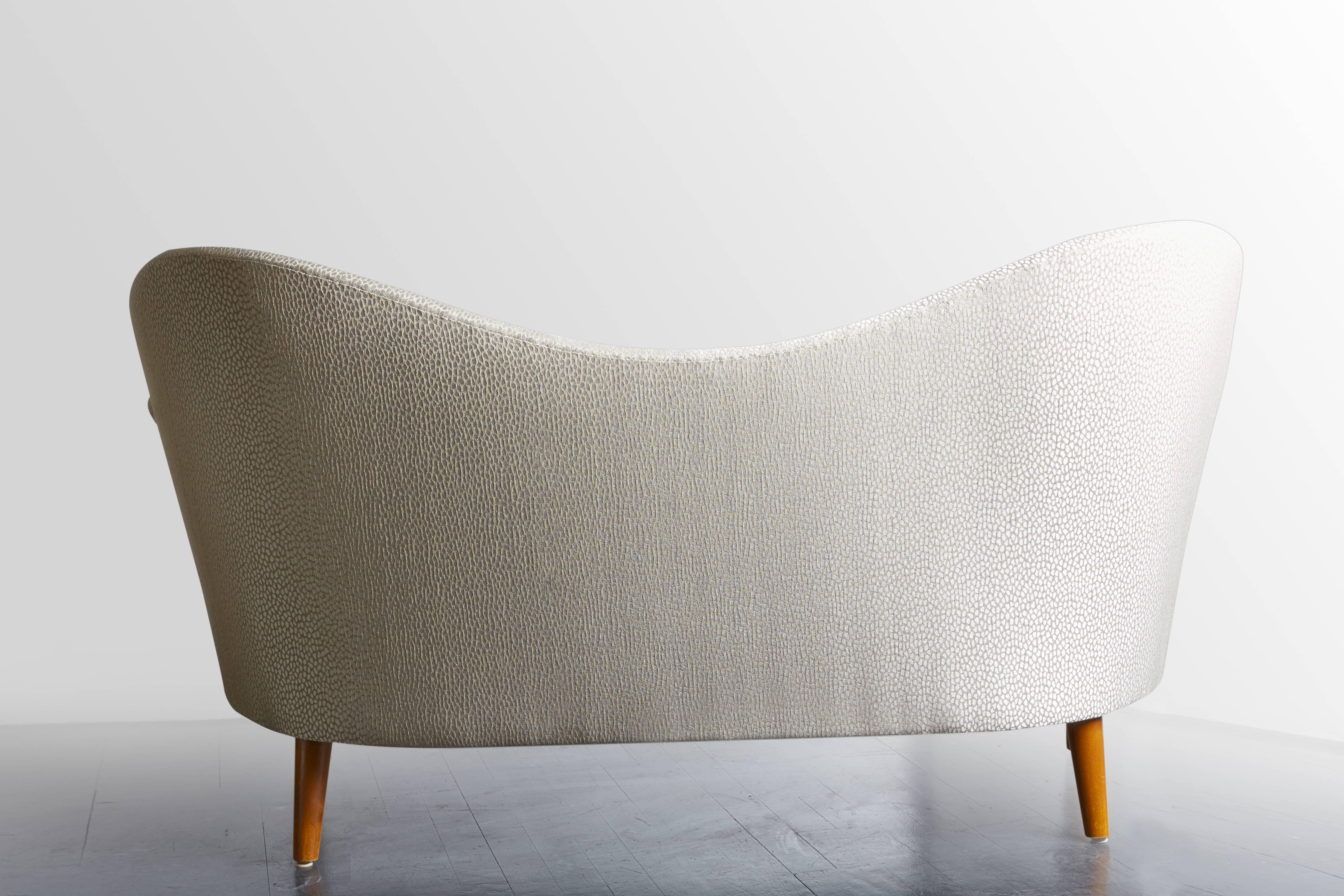 Sofa entitled “Sampsel” in beechwood, designed and edited by Carl Malmsten in 1950. Swedish work, reupholstered with Rubelli fabric.