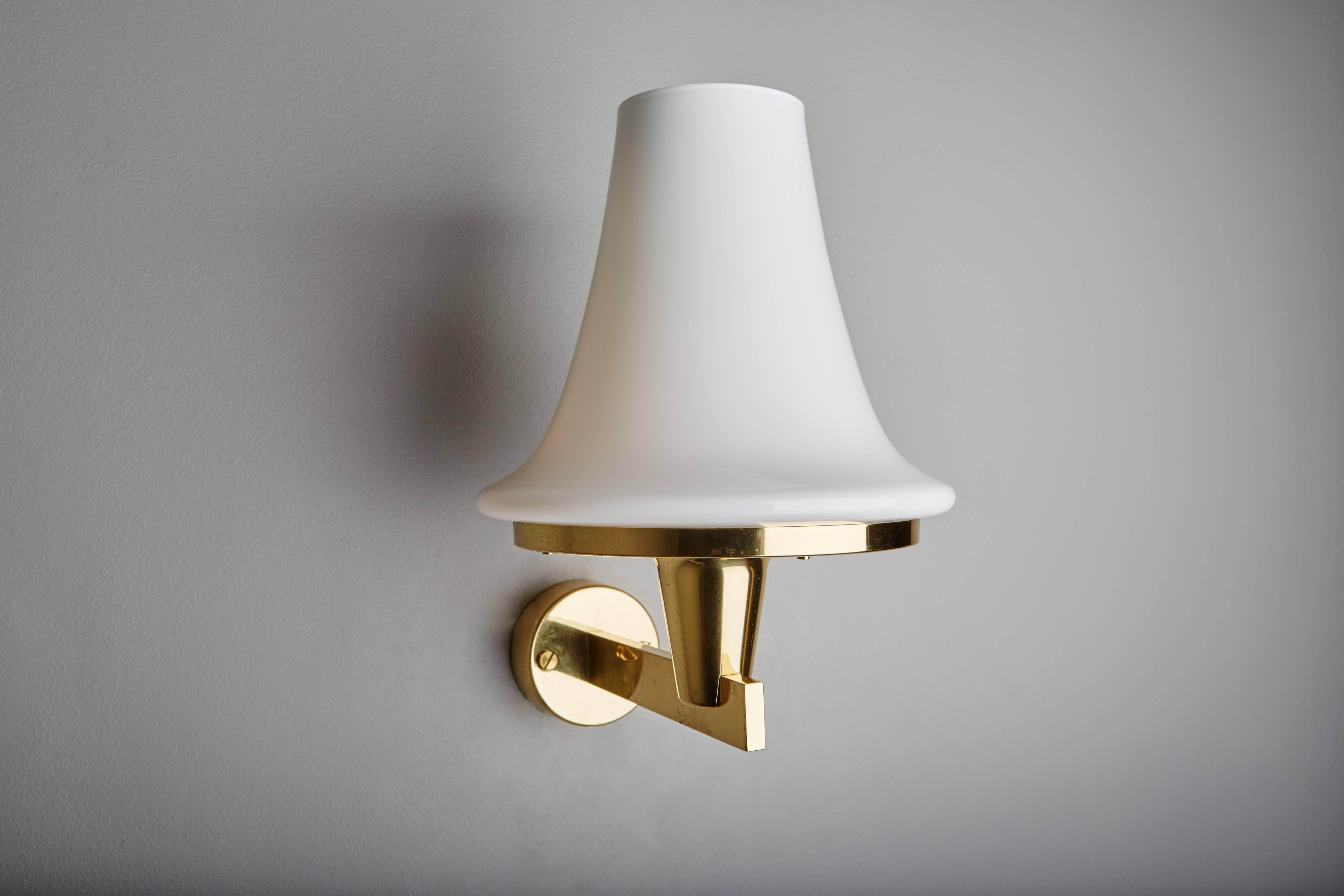 Pair of wall lamps by Hans-Agne Jakobsson.
Brass and opal glass. Swedish work from the 1970s.