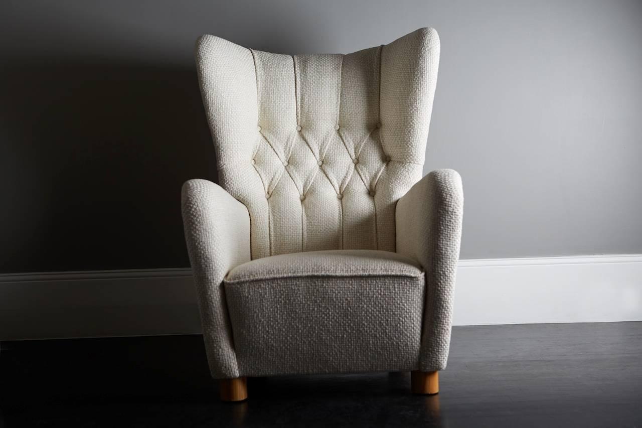 Large wing chair with cylindrical beech feet.
Swedish work from the 1940s. Reupholstered.