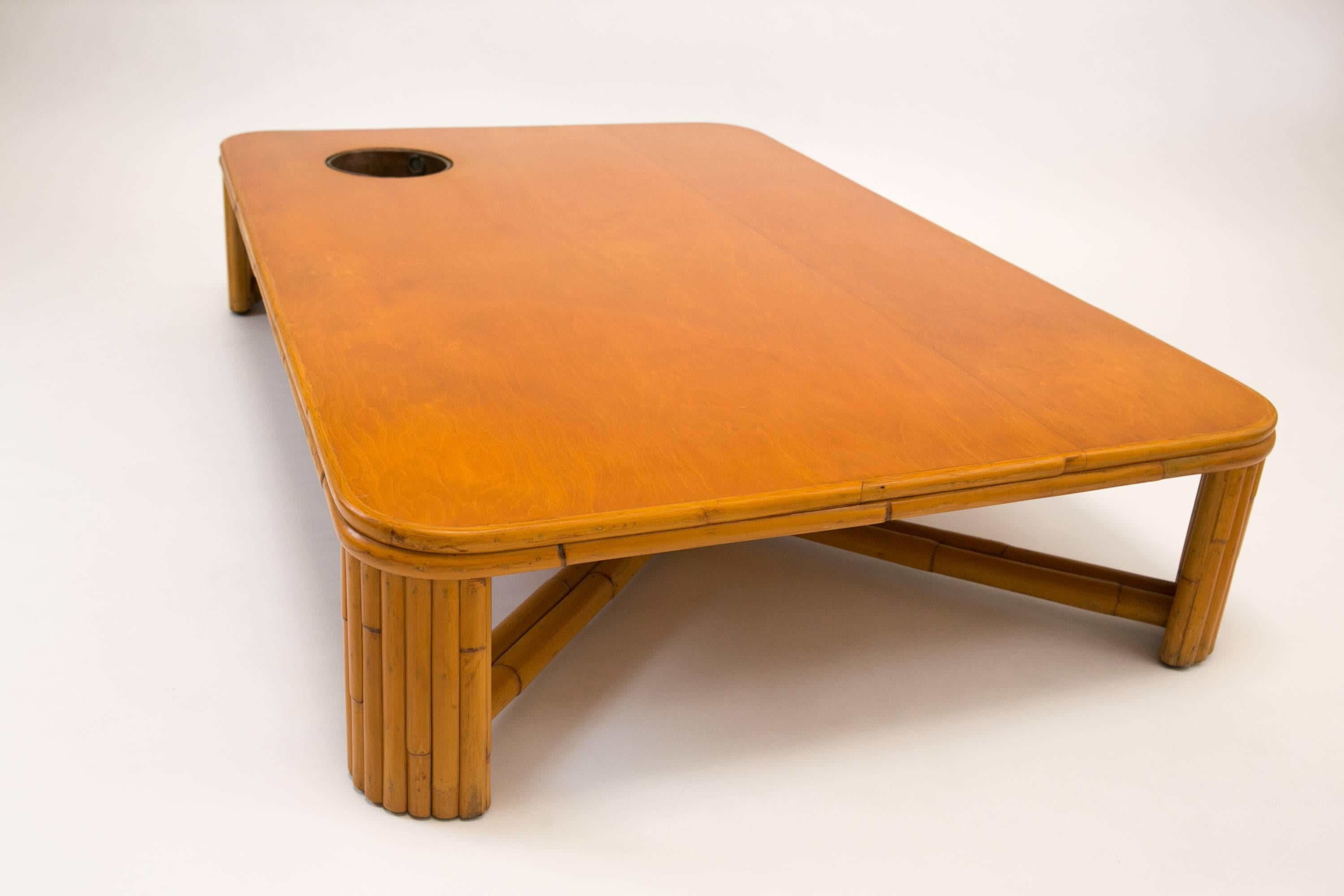 A rectangular bamboo coffee table, rounded corners and feet.
Swedish work edited by Svenskt Tenn, dating from the 1960s.