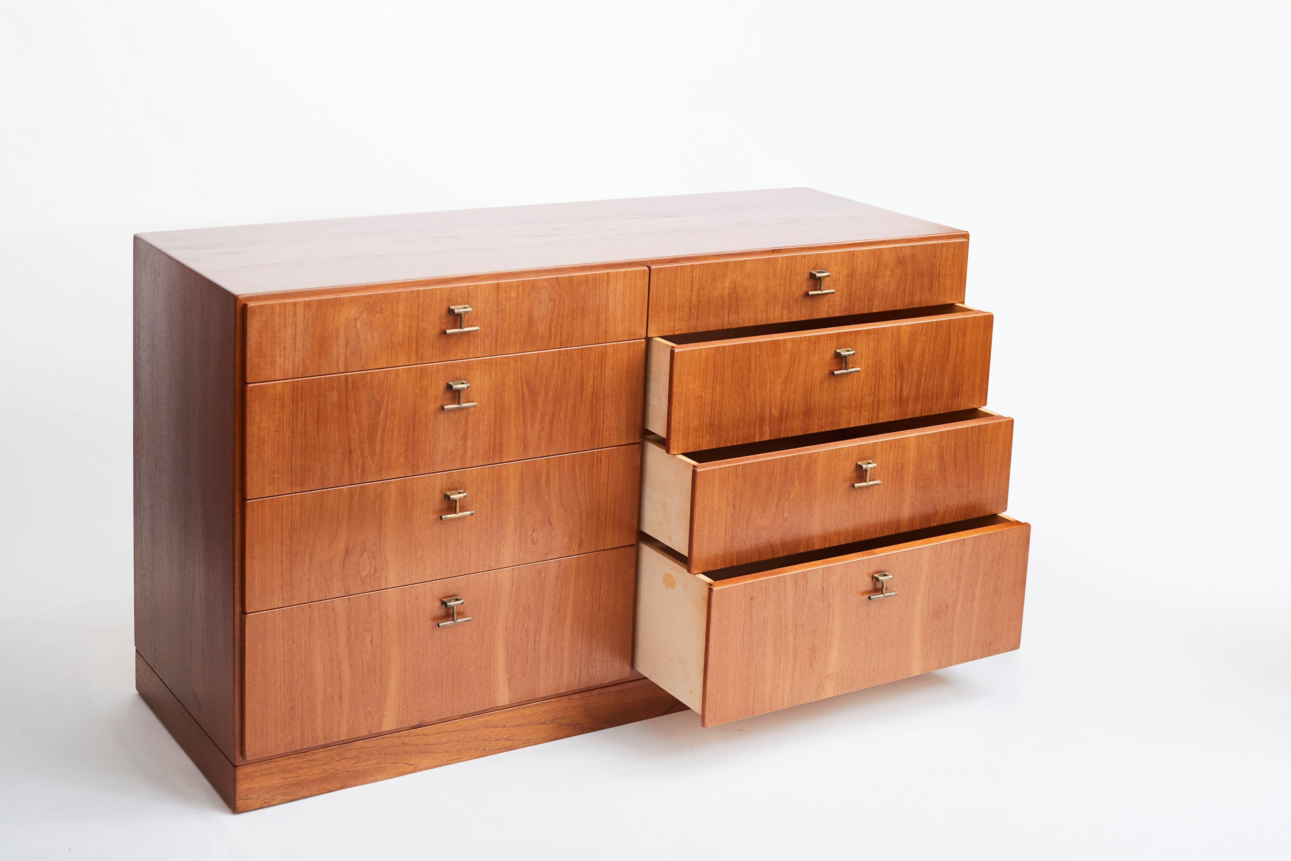 A chest of drawers in oak. Eight drawers decorated with brass handles.
Model 234, edited by FDB.
Danish work by designer Børge Mogensen, circa 1958.