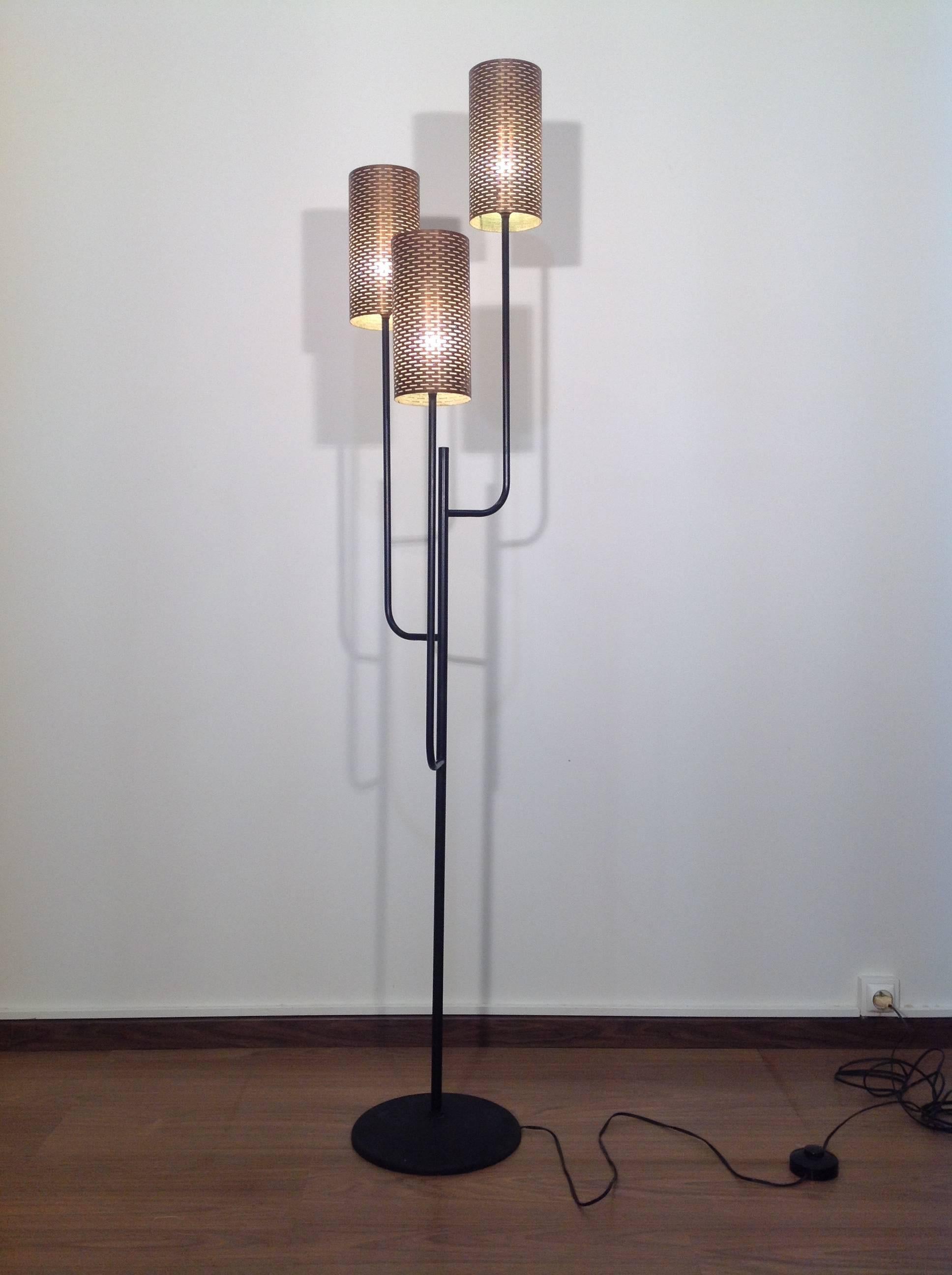 French 1950s Elegant Lacquered Metal and Copper Floor Lamp by Maison Lunel, France