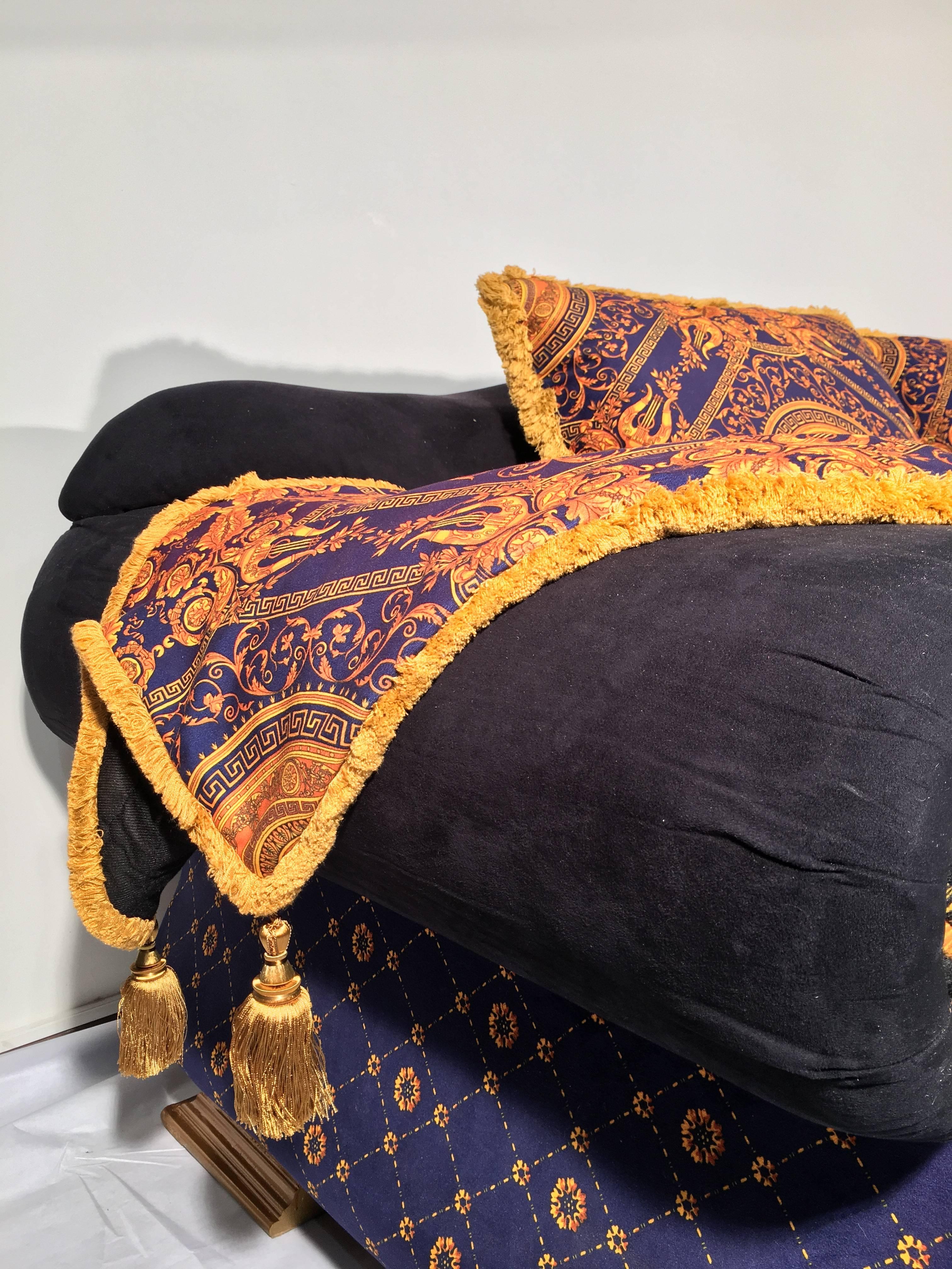 Baroque Revival 1980 Italian Design, Neo Barocco Velvet Sofa, Versace Style For Sale