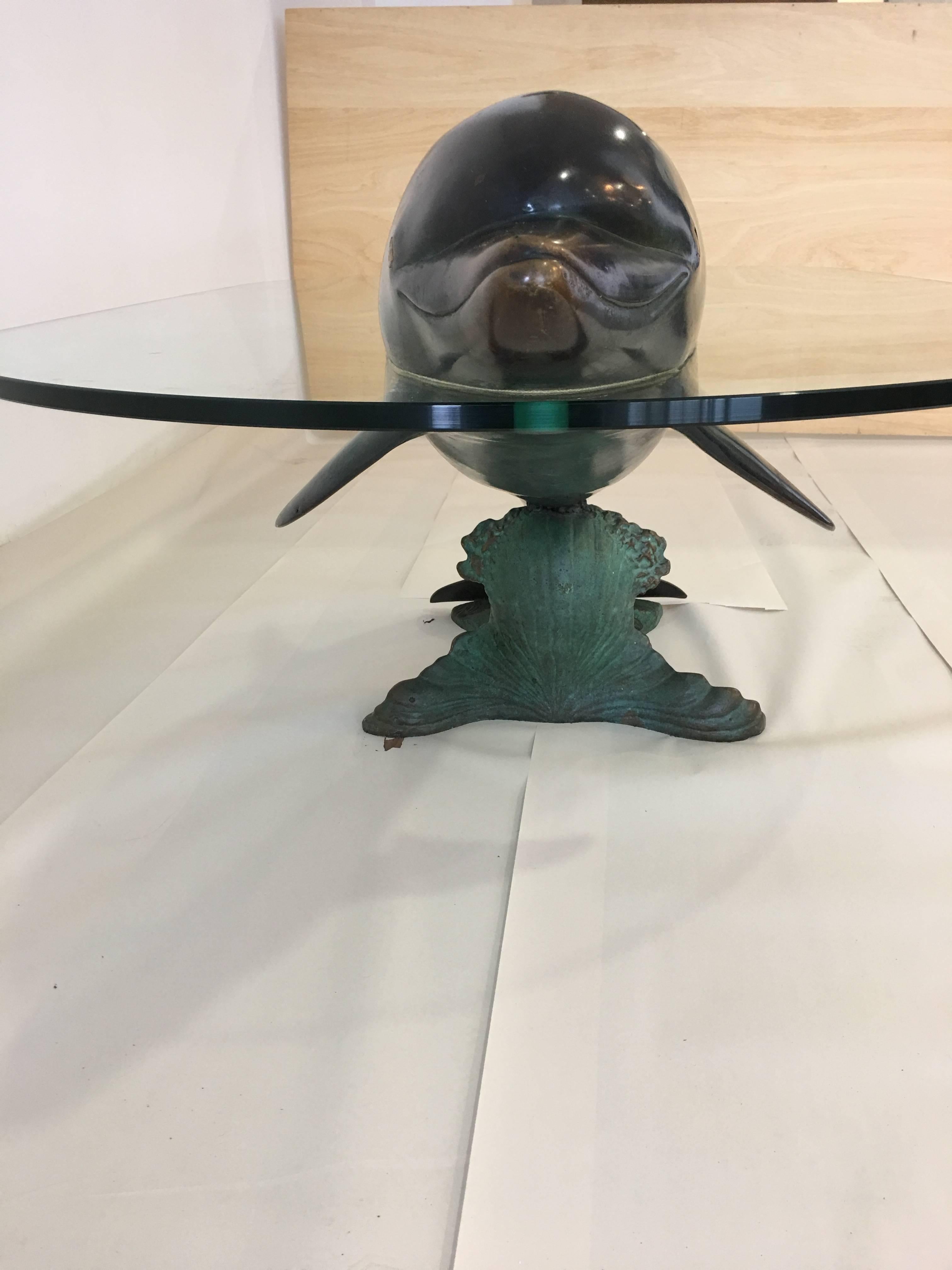 Table basse ''Dauphin'' Laiton massif et verre, Valenti, Espagne, 20ème siècle en vente 1