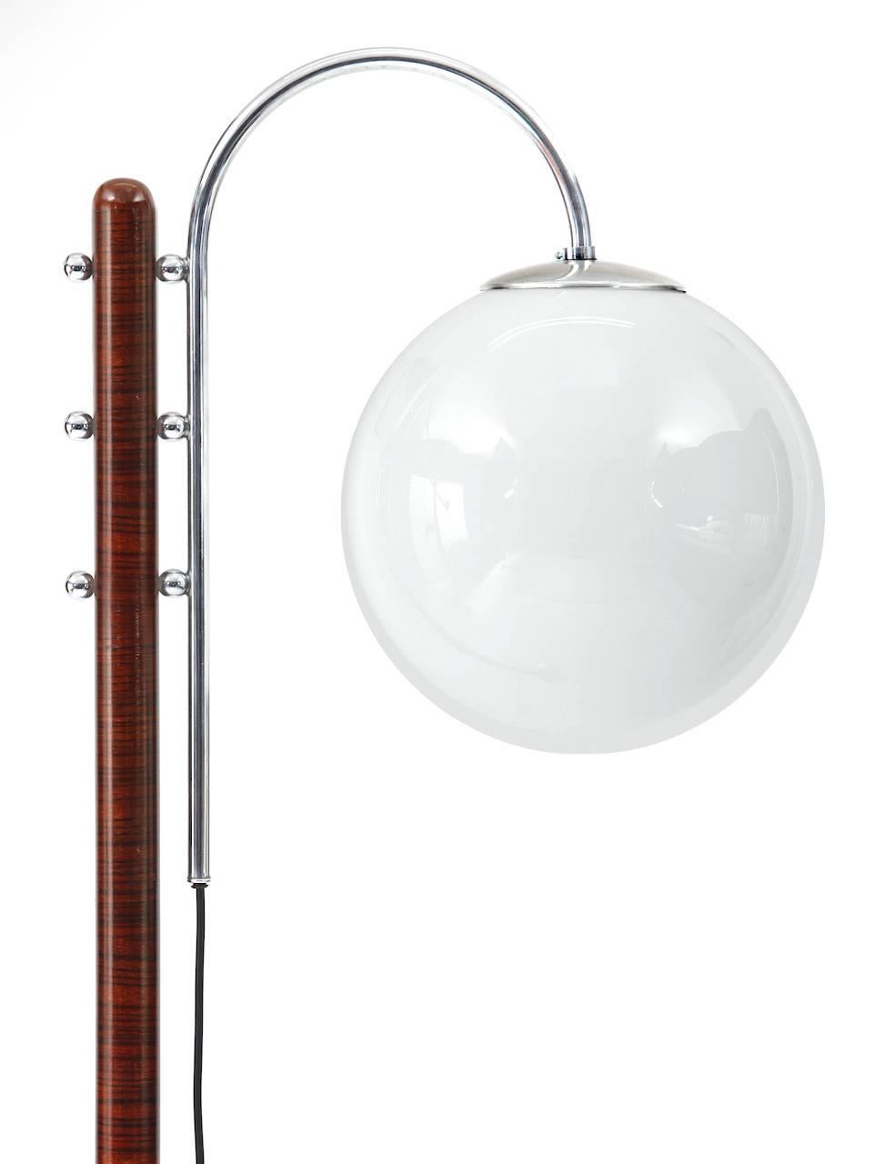 Rare floor lamp by Jindrich Halabala from the 1930s
Very rare floor lamp designed by Jindrich Halabala in the 1930s.
Heavy chromed metal base with a walnut stem and a glass globe.
Chromed steel in good condition with a nice patina.