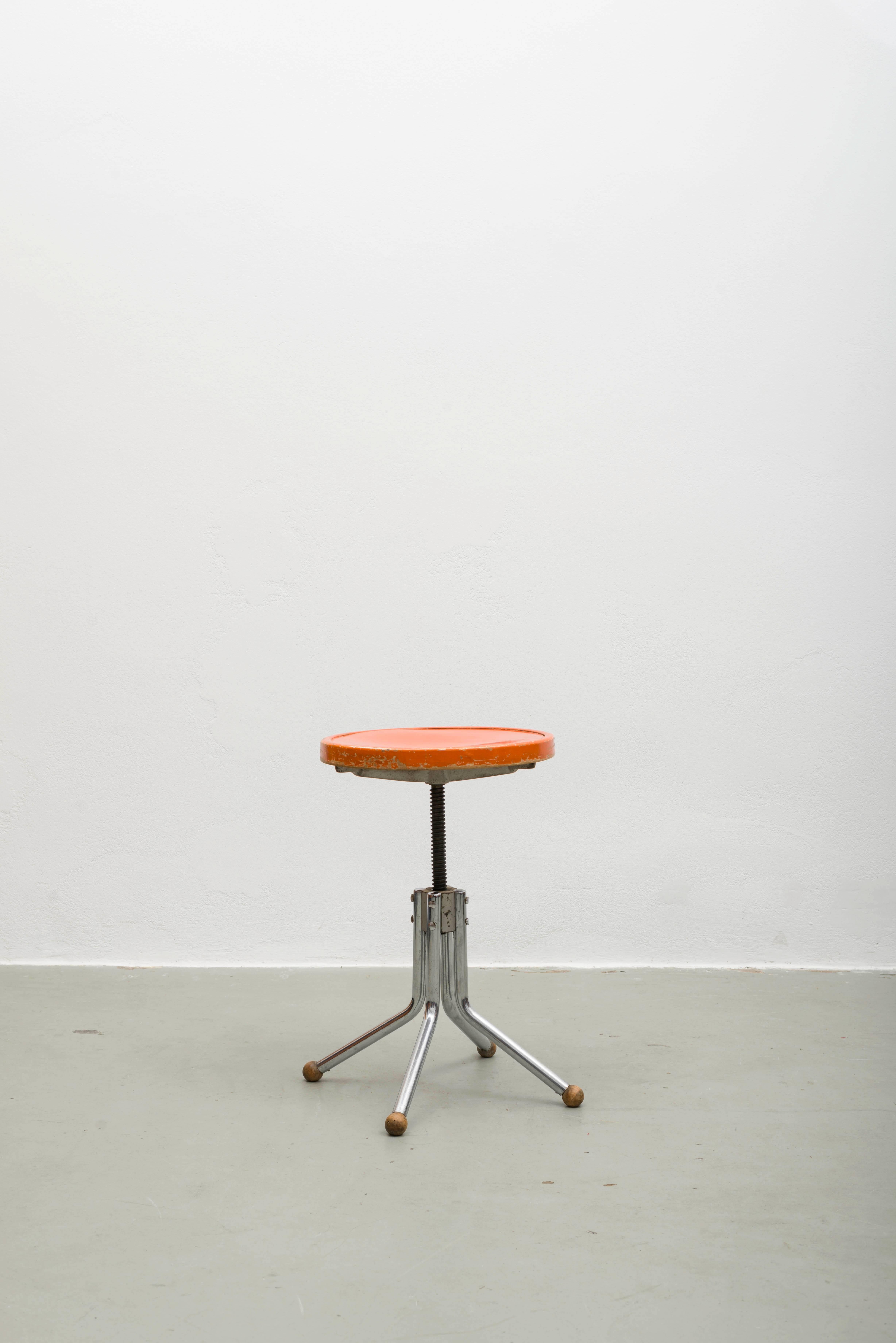 Czech Bauhaus Tubular Steel Stool from the 1930s In Good Condition In Wien, AT