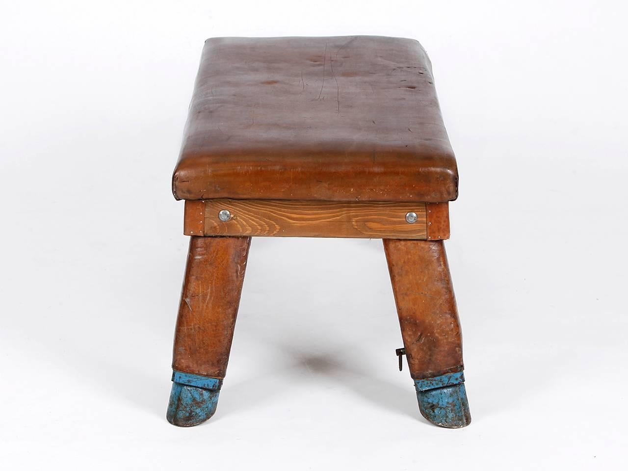 Czech Leather and Wood Gym Bench from the 1930s In Good Condition In Wien, AT