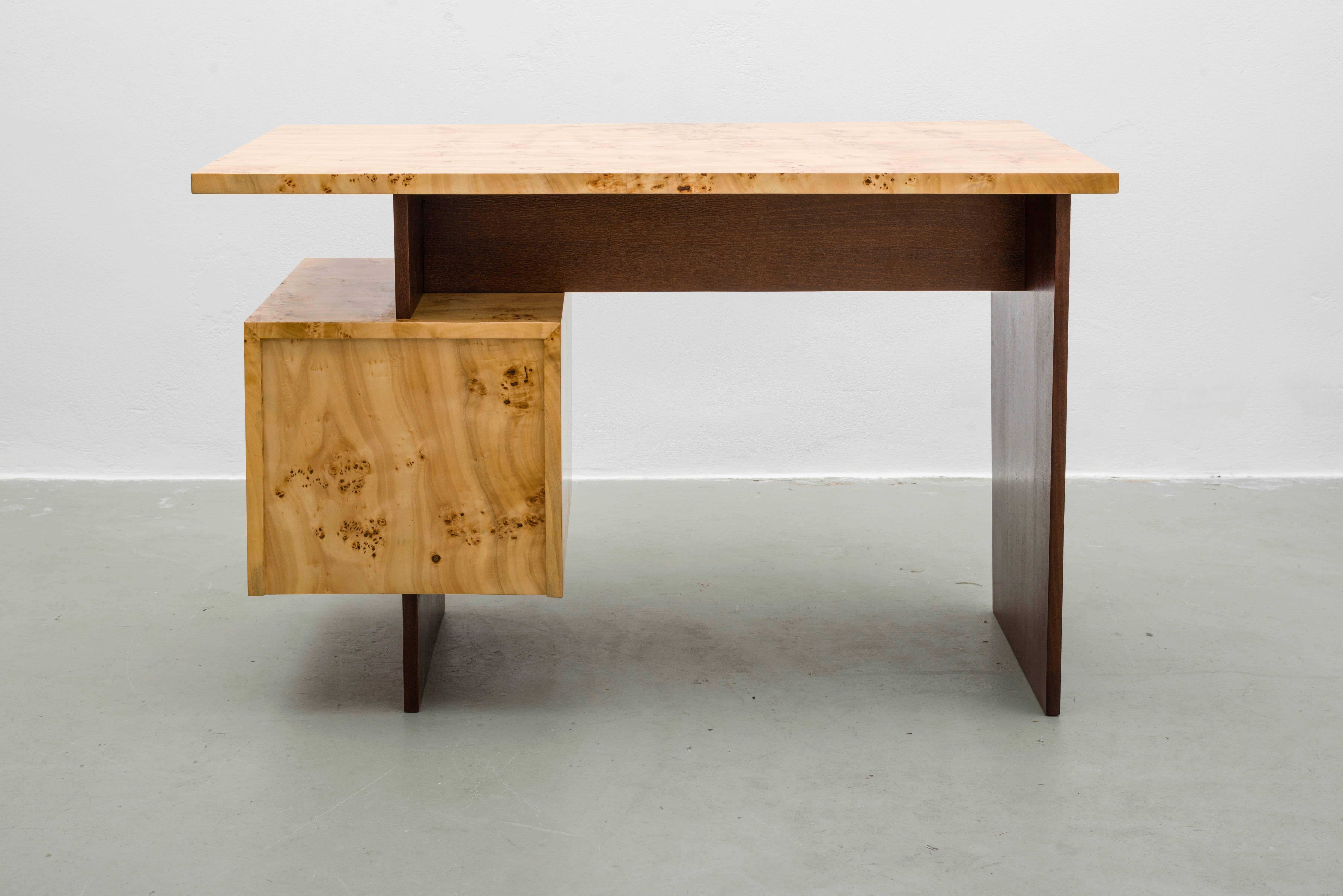 Mid-Century Freestanding Desk in Veneered Birch, 1950s In Excellent Condition In Wien, AT