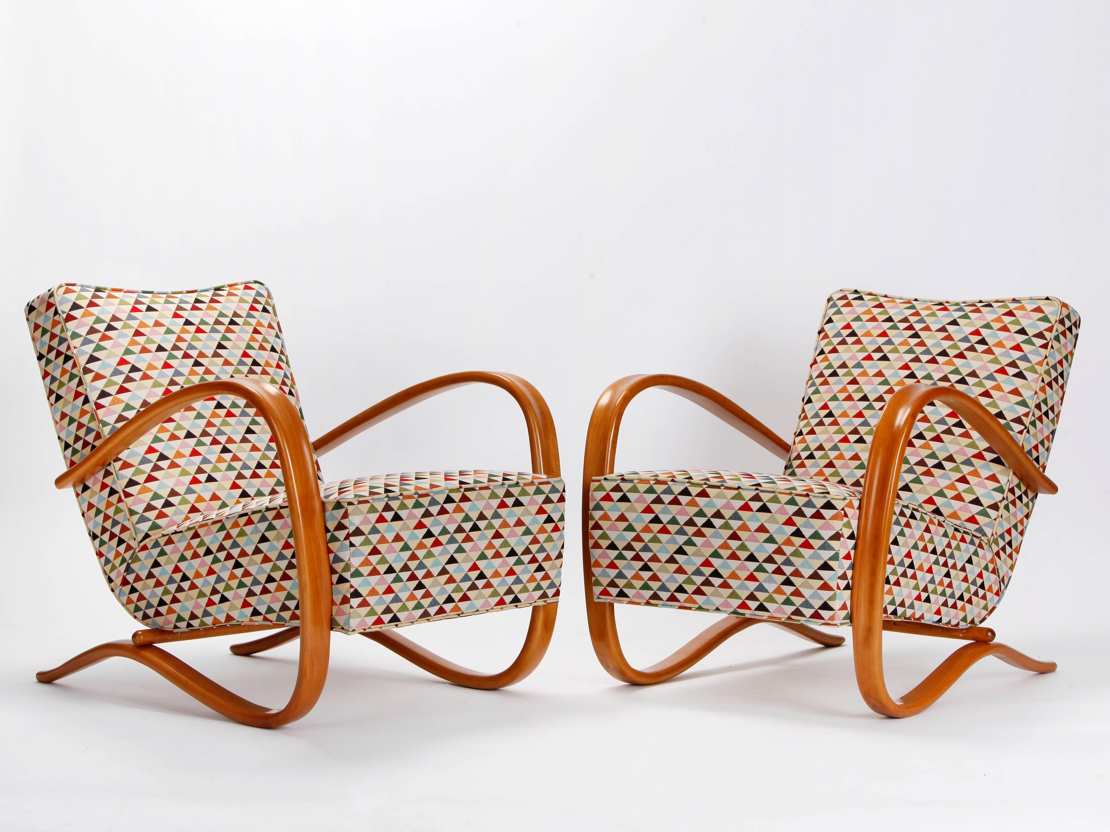 This pair of chairs has been produced in former Czechoslovakia in the 1930s.
The frames are made from beech bentwood and have been restored.
Fully reupholstered with a trendy fabric from Austria.
Tschechisches Wohndesign (Czech living design) is