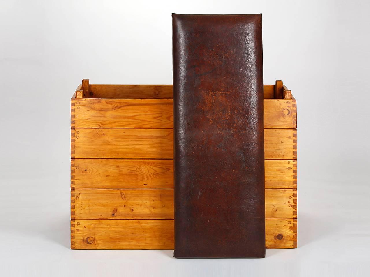 Restored Vintage Leather Gymnastics Box Bench, 1940s In Good Condition In Wien, AT
