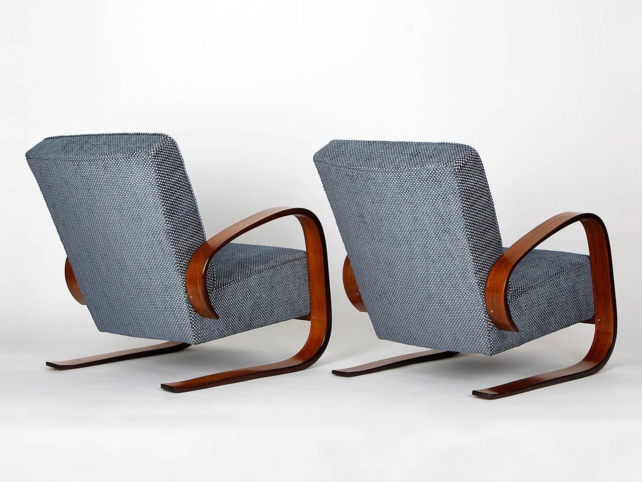 Czech Cantilever Lounge Chairs by Miroslav Navratil for Up Zavody, 1950s, Set of Two