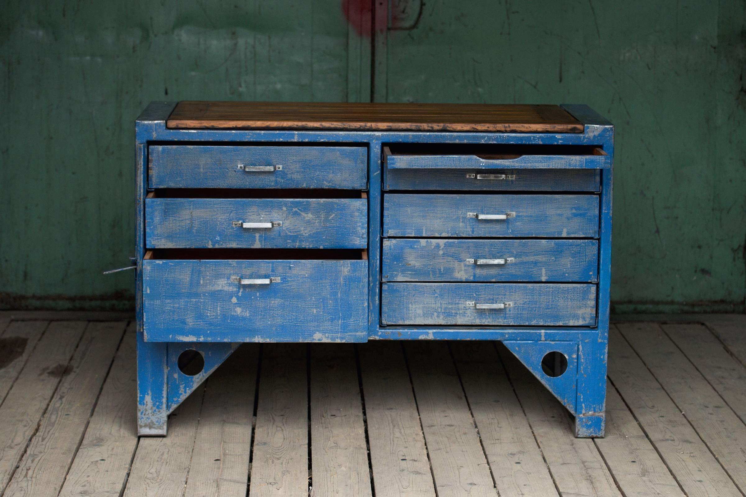 Workbench from a Czech factory produced in the 1940s.
Features a stabile frame made of steel sheet with wooden drawers. The left side could be locked and closed. The workbench was completely cleaned and restored. Very nice vintage condition.

We
