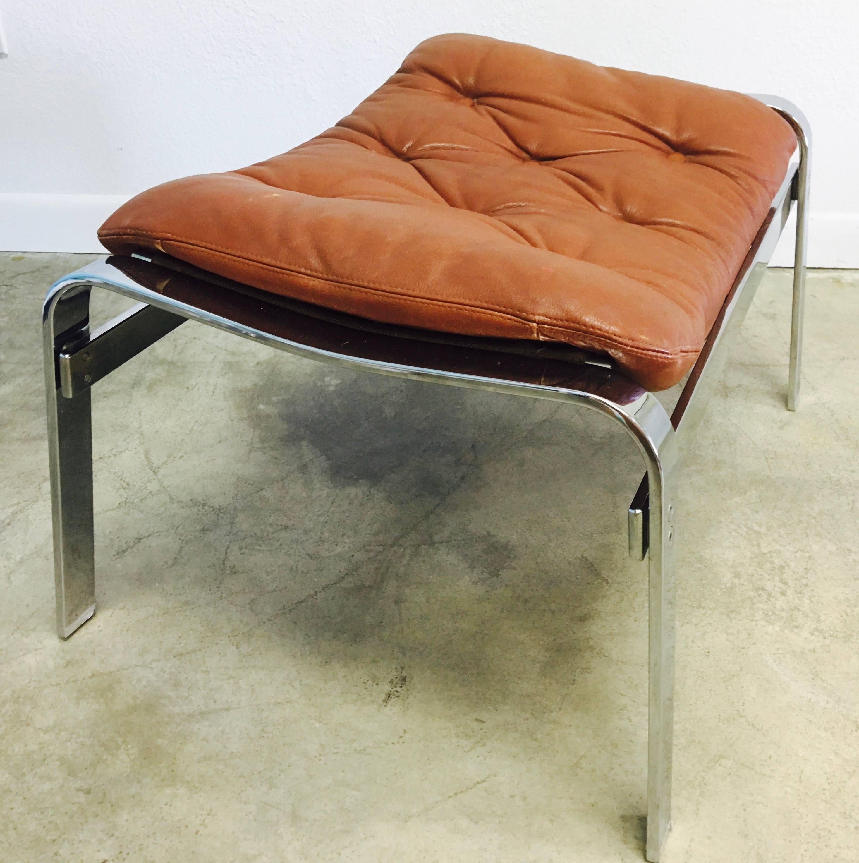 Scandinavian 1970s Leather Lounge and Ottoman in the Manner of Arne Norell In Excellent Condition For Sale In Palm Springs, CA