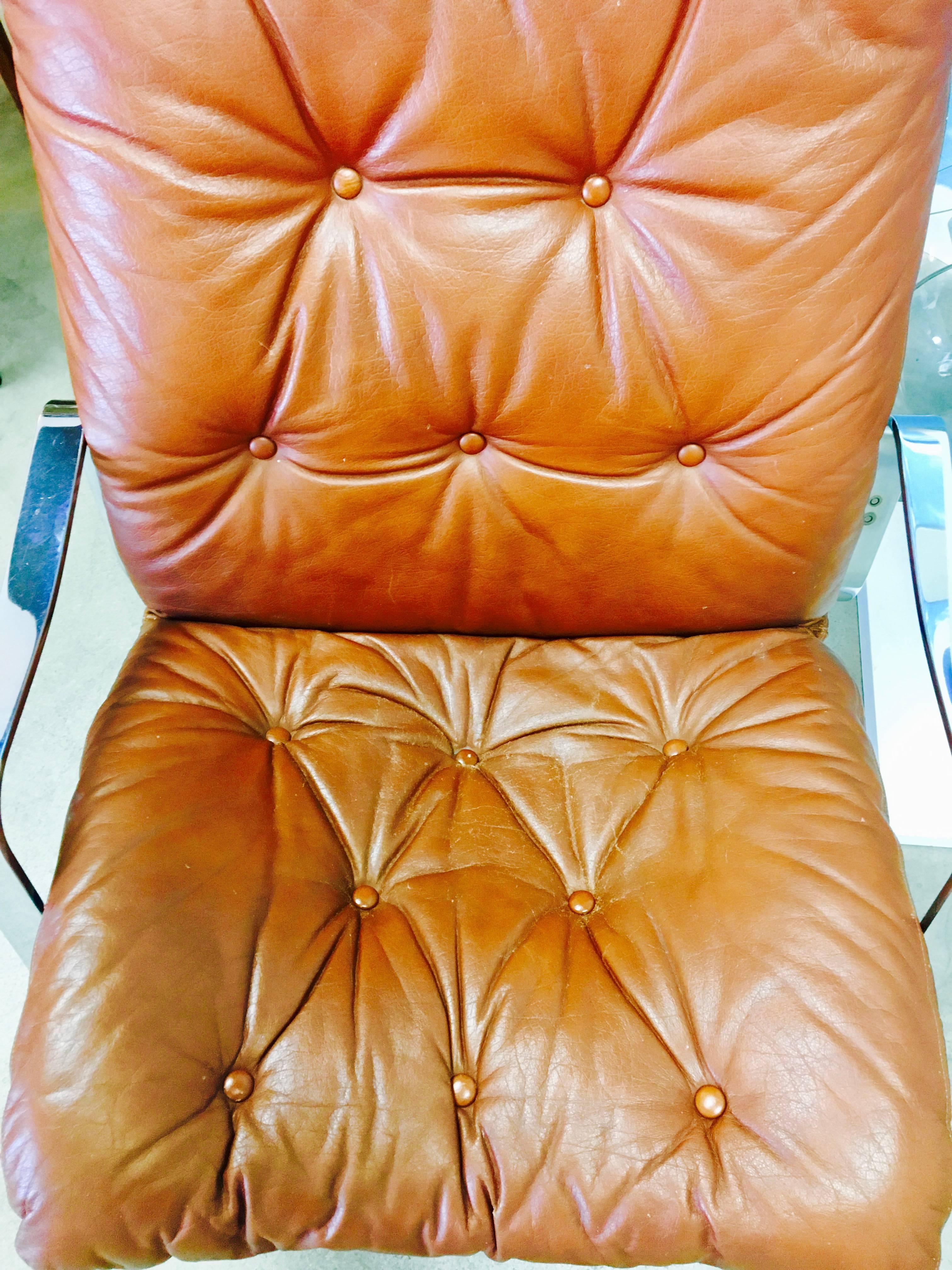 Scandinavian 1970s Leather Lounge and Ottoman in the Manner of Arne Norell For Sale 1