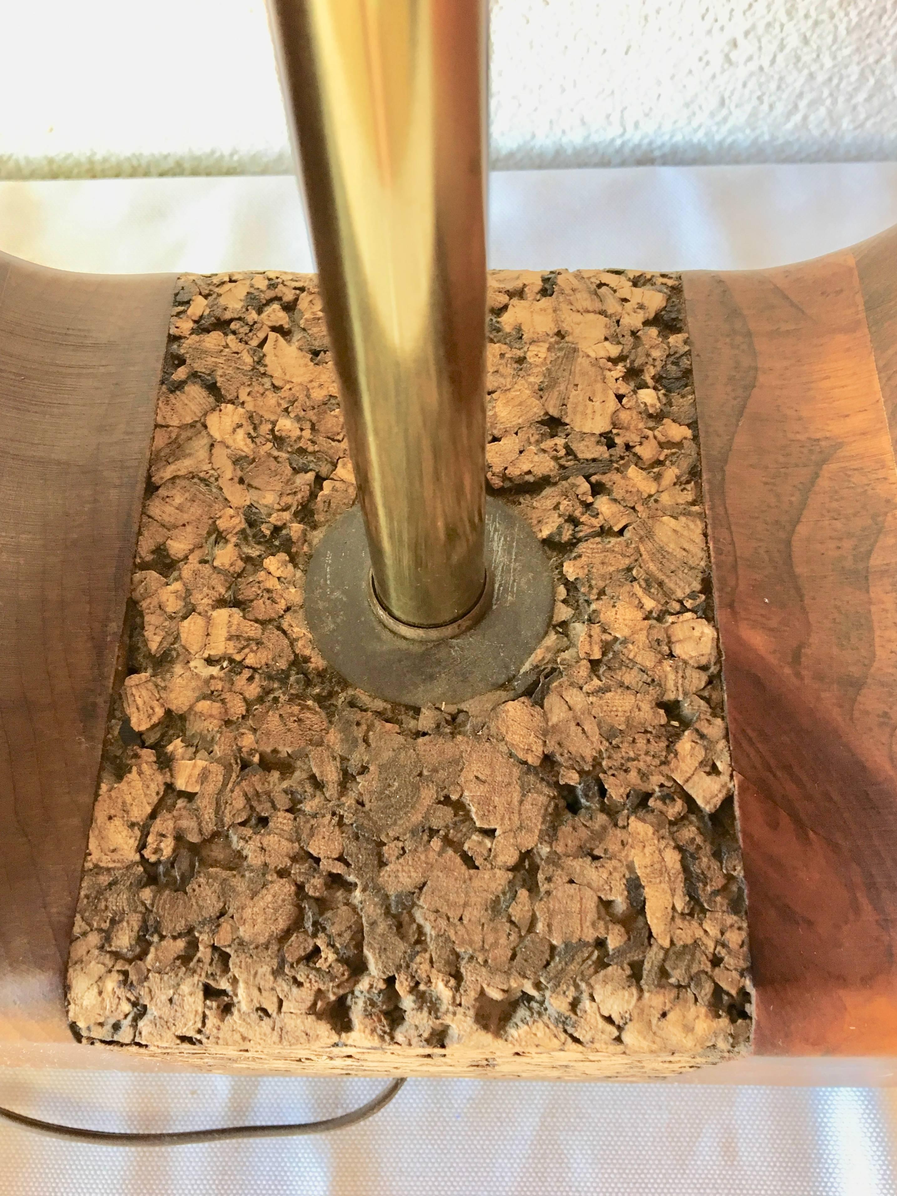 Mid-Century Modern Organic Cork Walnut and Brass Table Lamp In Excellent Condition For Sale In Palm Springs, CA