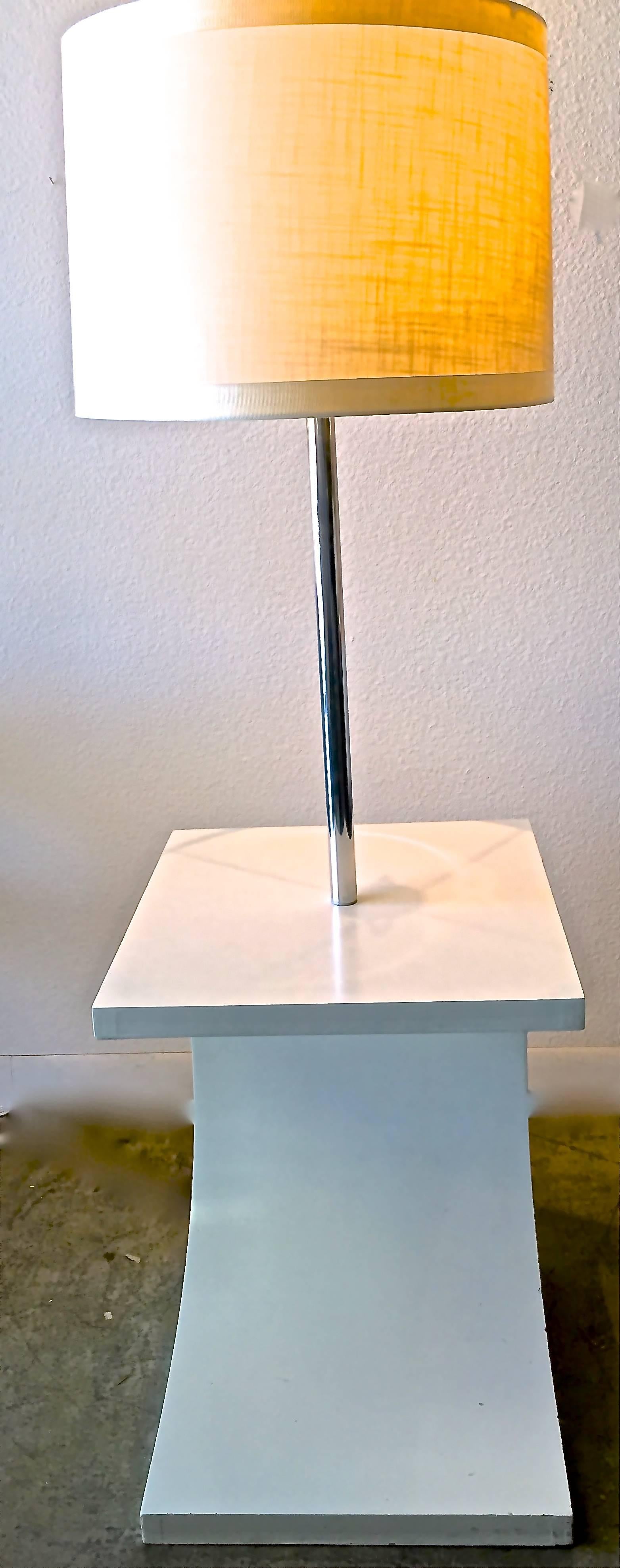 American Modeline Mid-Century Modern Sculptural Lamp Table in White Lacquer and Chrome For Sale