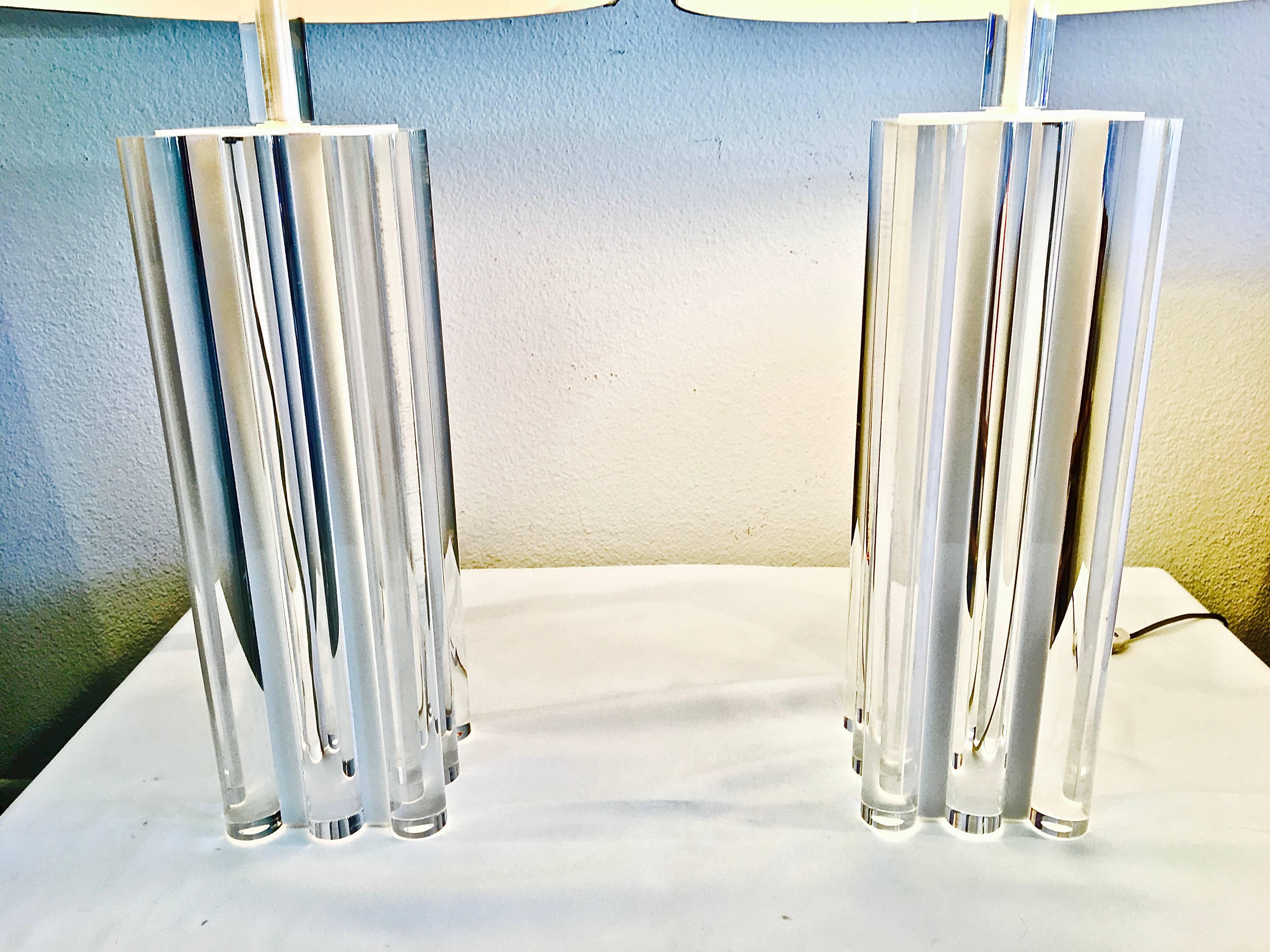 Charles Hollis Jones Mid-Century Modern Lucite Column Lamp, Pair In Excellent Condition For Sale In Palm Springs, CA