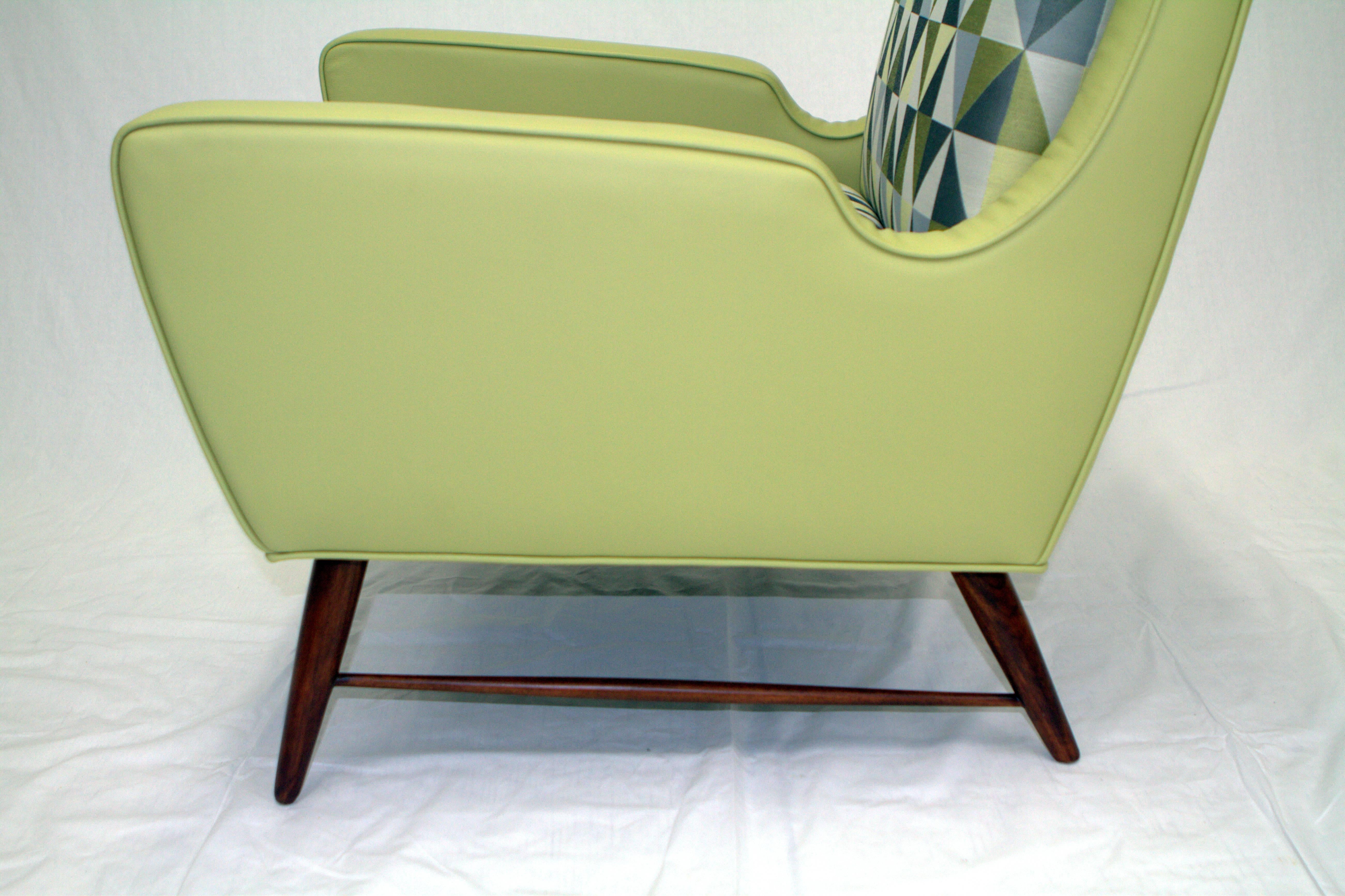 Pair of Italian Lounge Chairs in the Style of Gio Ponti 3