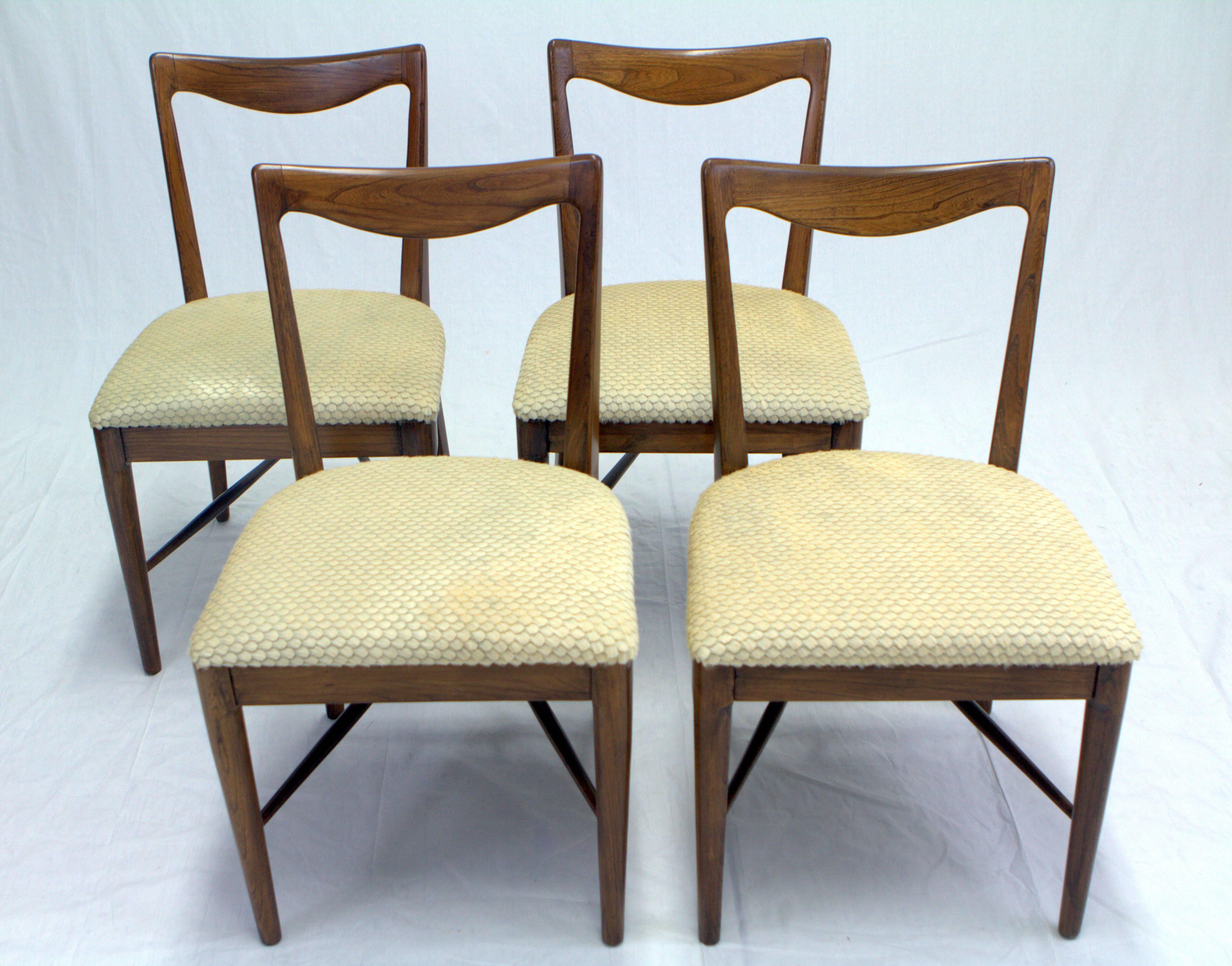 Sculptural set of four Italian walnut dining chairs with laser-cut scalloped hide seats in the style of Paolo Buffa.