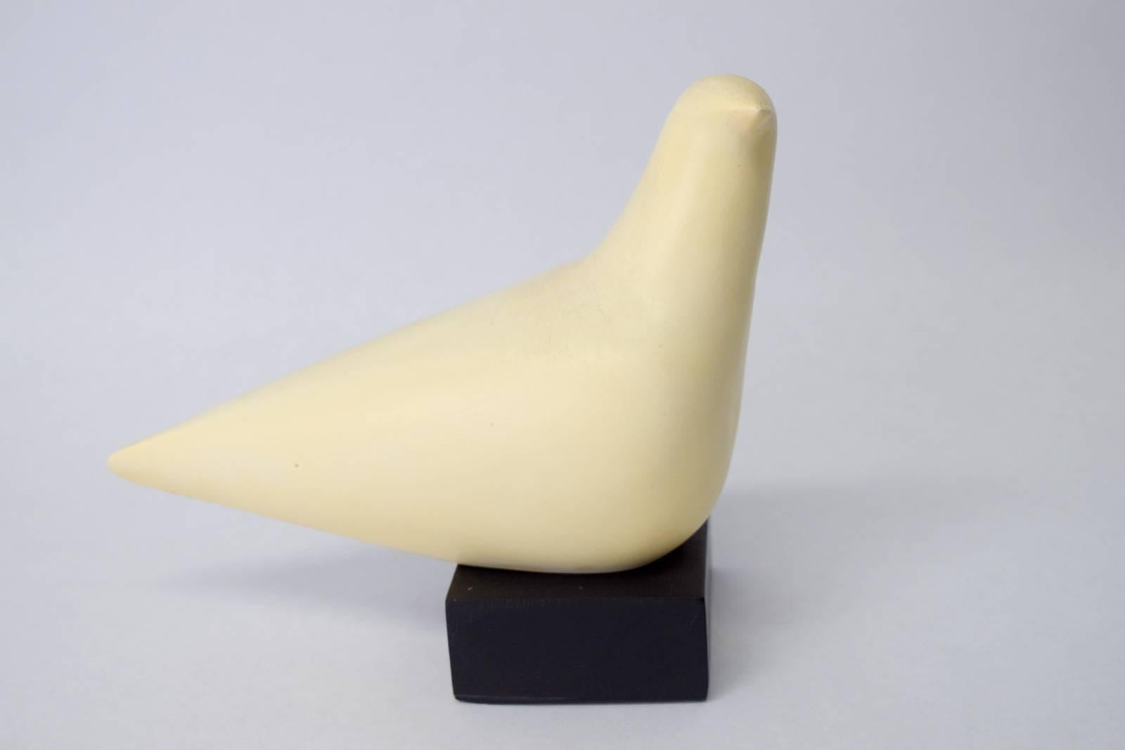 Modernist abstract dove sculpture by Cleo Hartwig. Wonderfully formed sign of peace constructed of white foundry stone. 