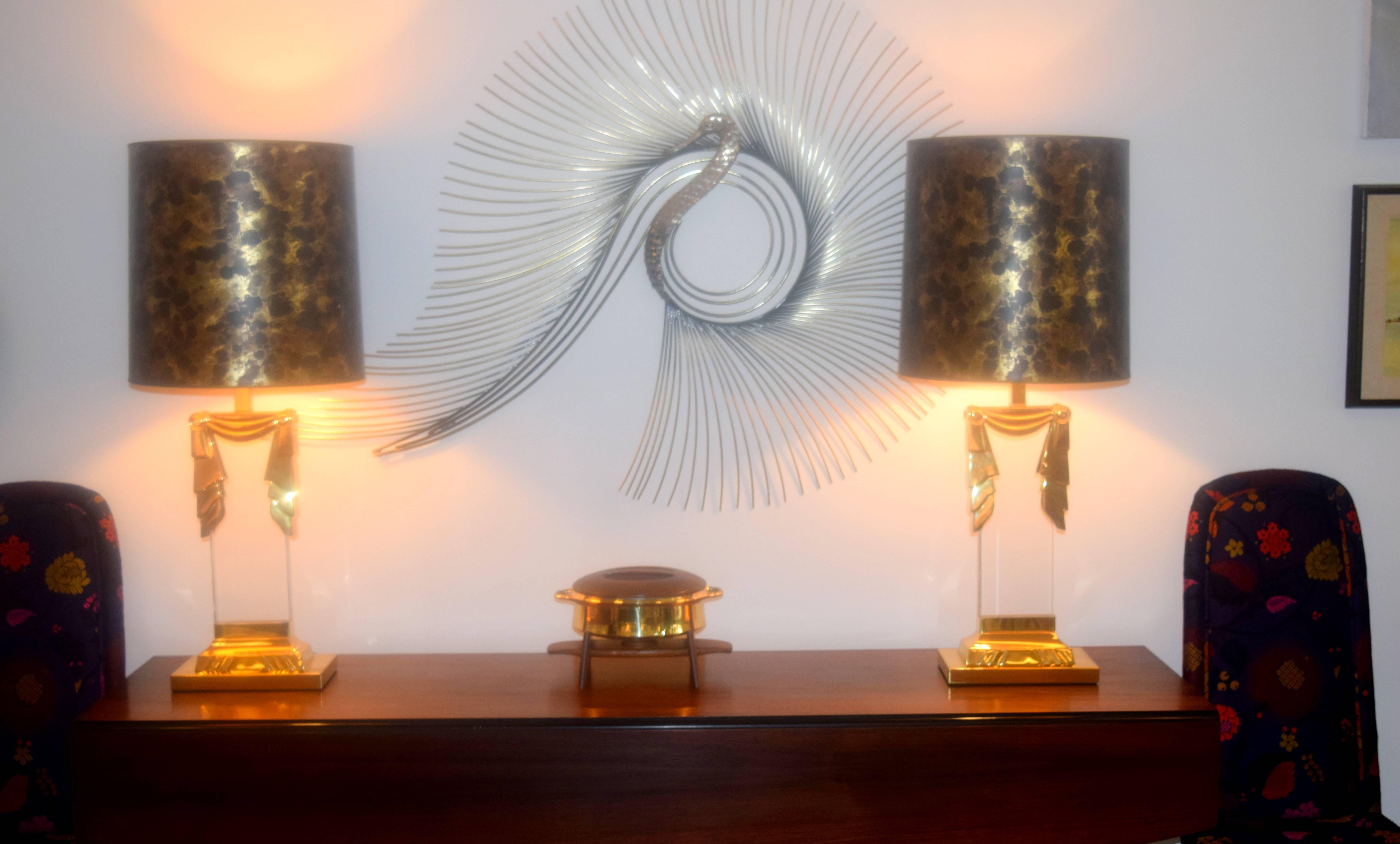 Hollywood Regency Lucite and Brass Lamps, Pair For Sale 5