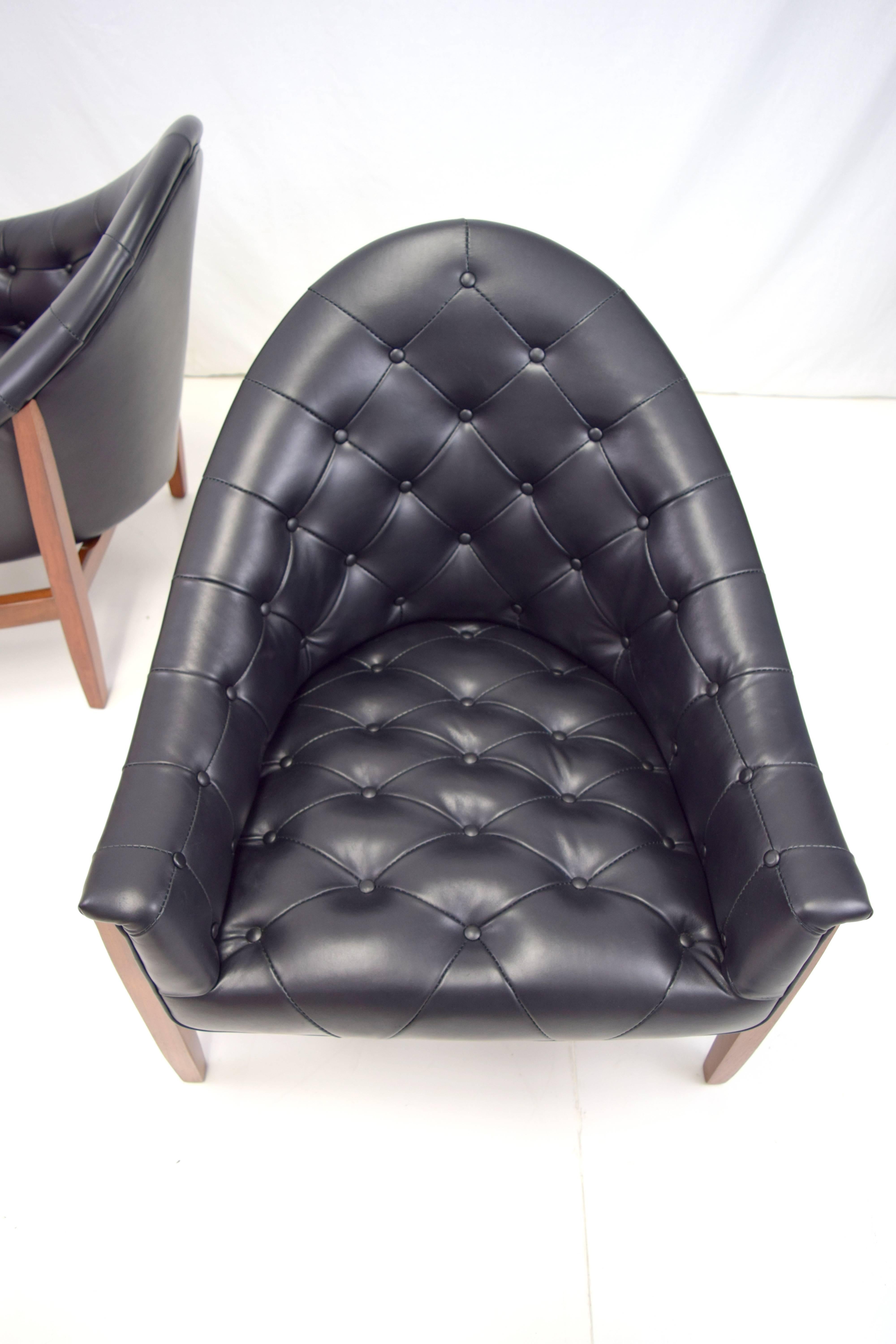 American Sexy Pair of Black Leather Tufted Chairs by Milo Baughman For Sale