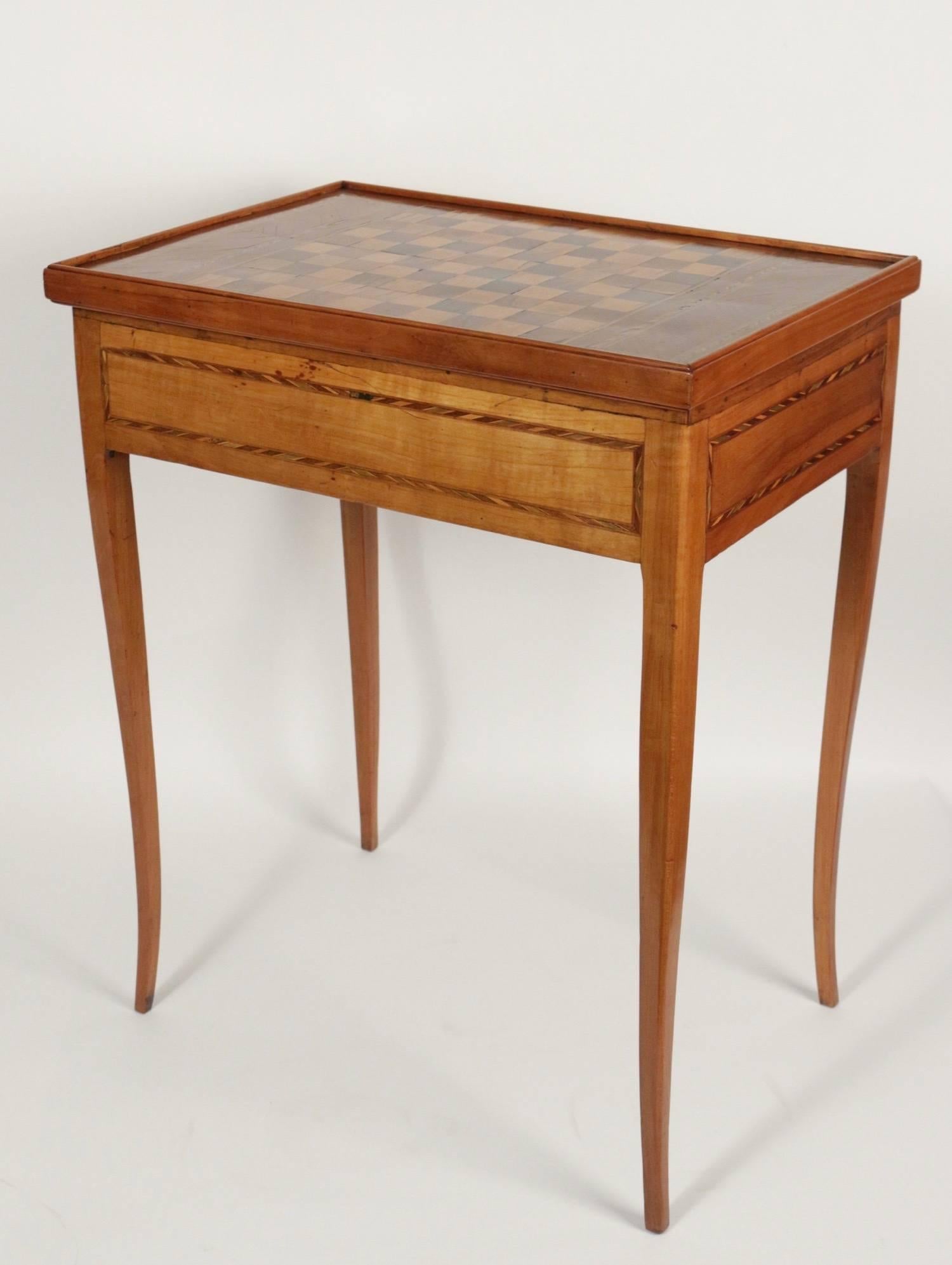 An handsome and rare French reversible small desk and game table, Transition Louis XV-Louis XVI period, circa 1765. This massive cherrywood table is typical of easy to place 18h century French furniture, very pratical because it is multi functional.