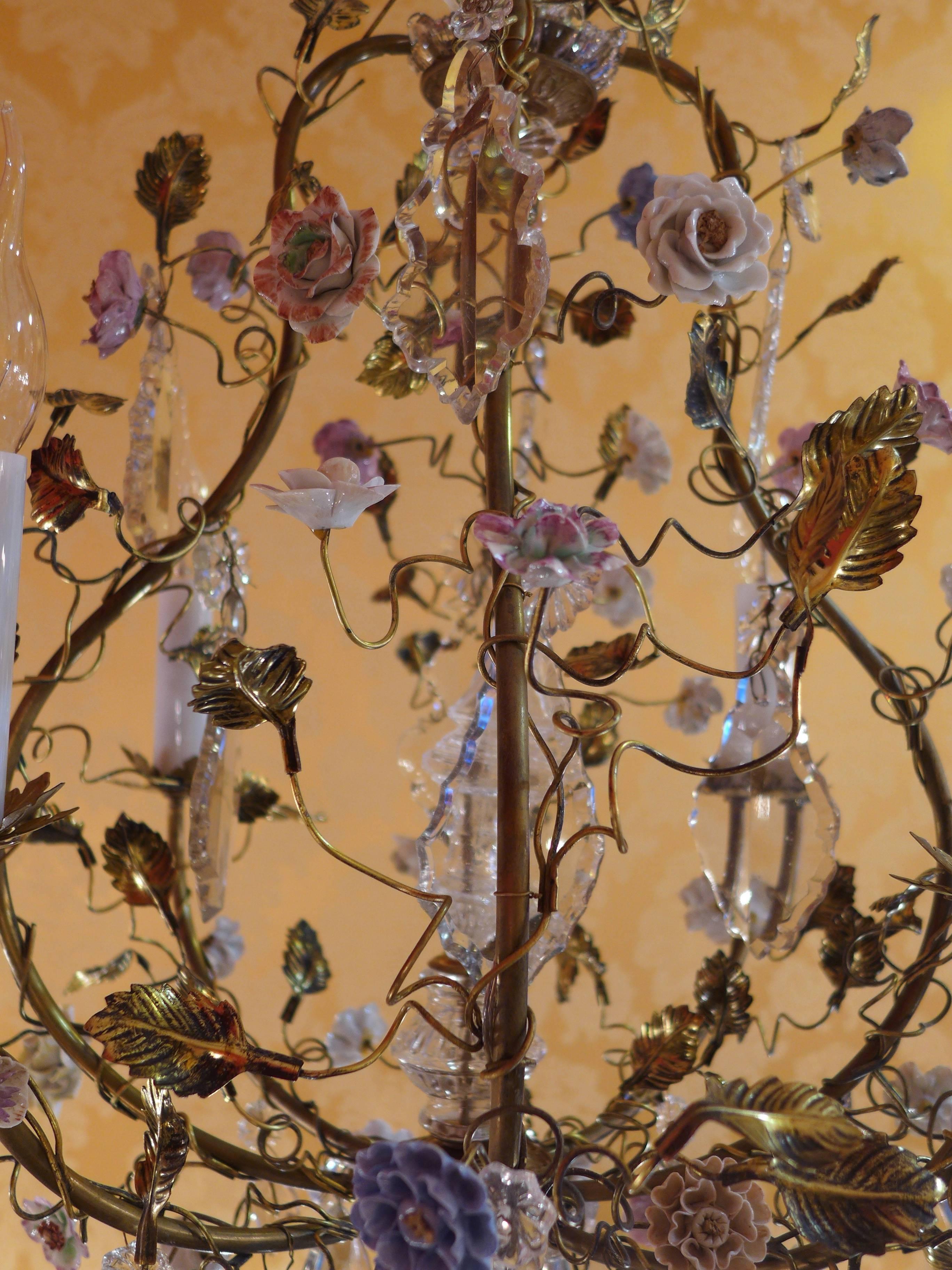 French Louis XV Style Gilt Bronze Chandelier with Porcelain Flowers and Chrystal In Excellent Condition In Saint Ouen, FR