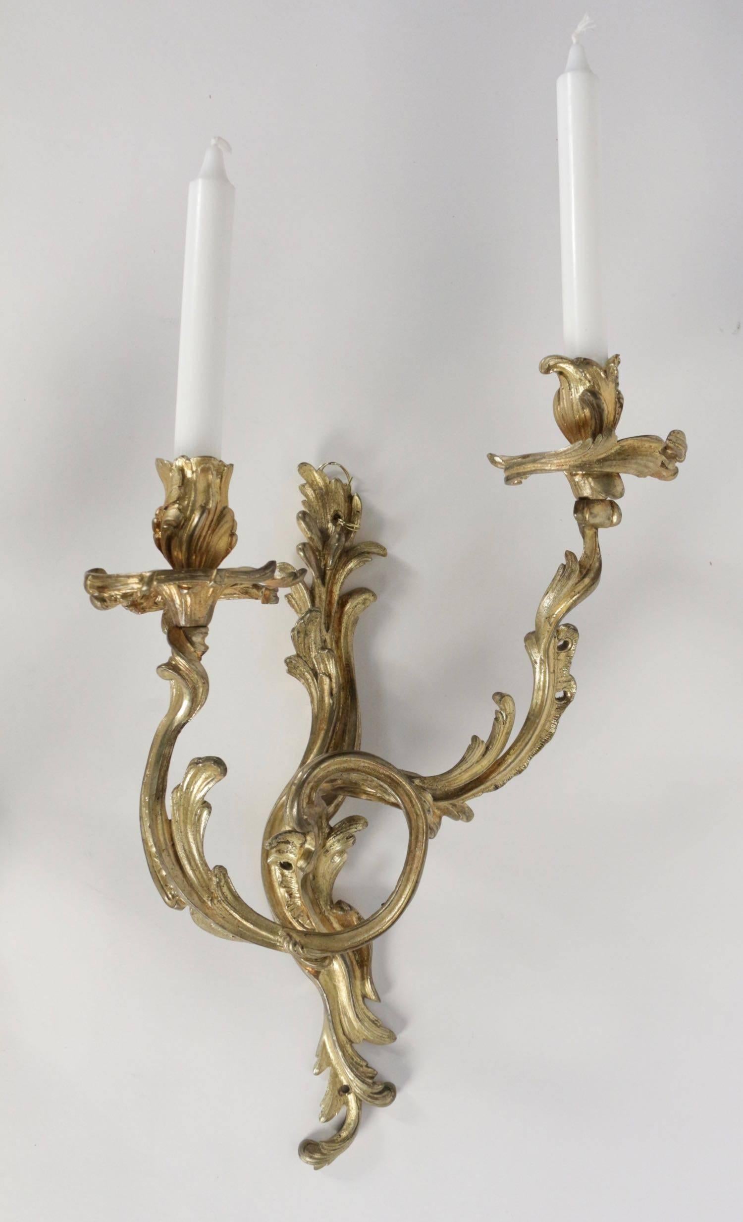 Pair of Late 19th Century French Louis XV Style Ormolu Sconces In Excellent Condition In Saint Ouen, FR