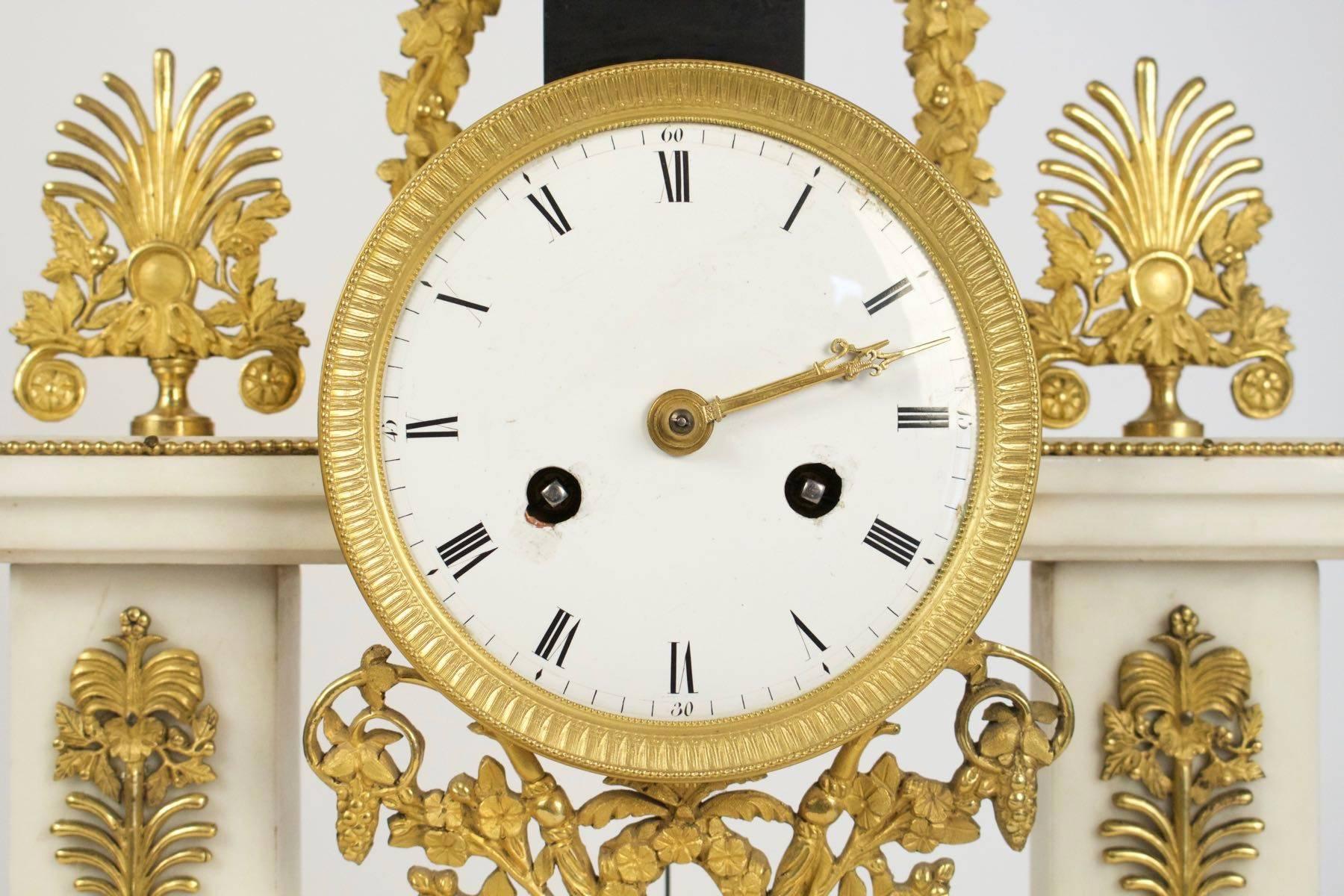 Directoire Period White Carrara Marble and Ormolu Clock, circa 1795 For Sale 3