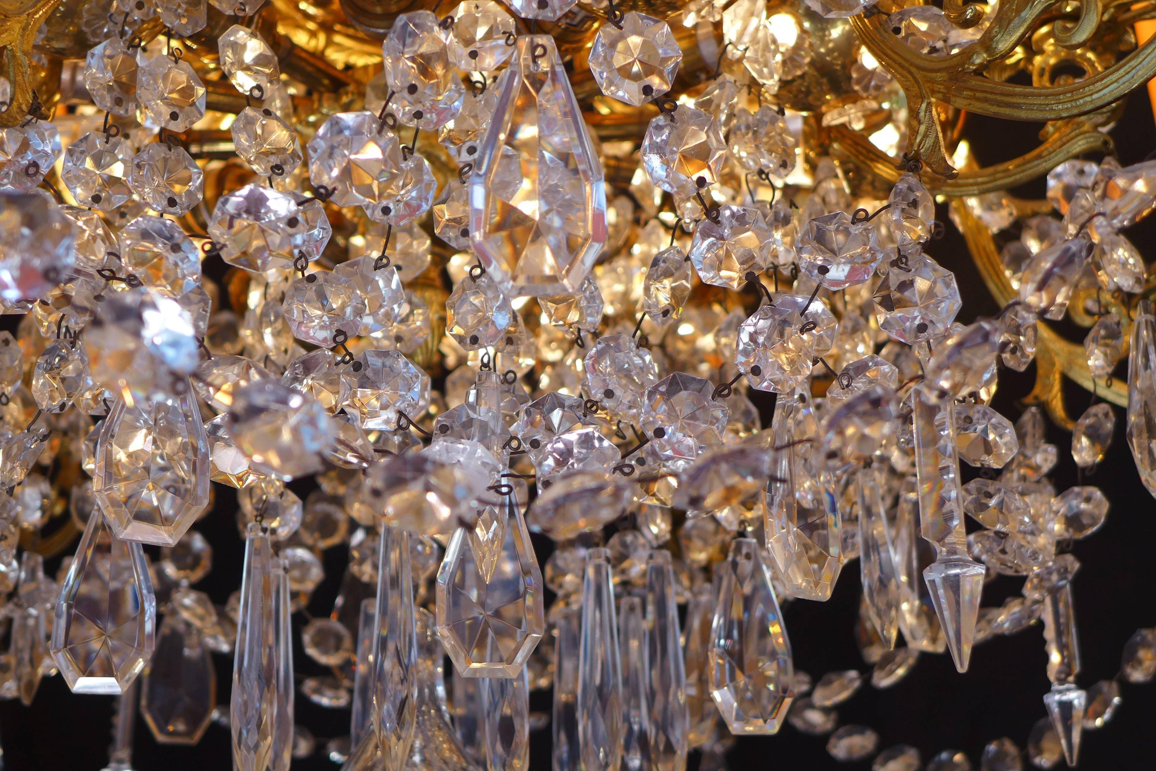 French Louis XVI Style Gilt Bronze and Crystal Chandelier Attributed to Baguès 4