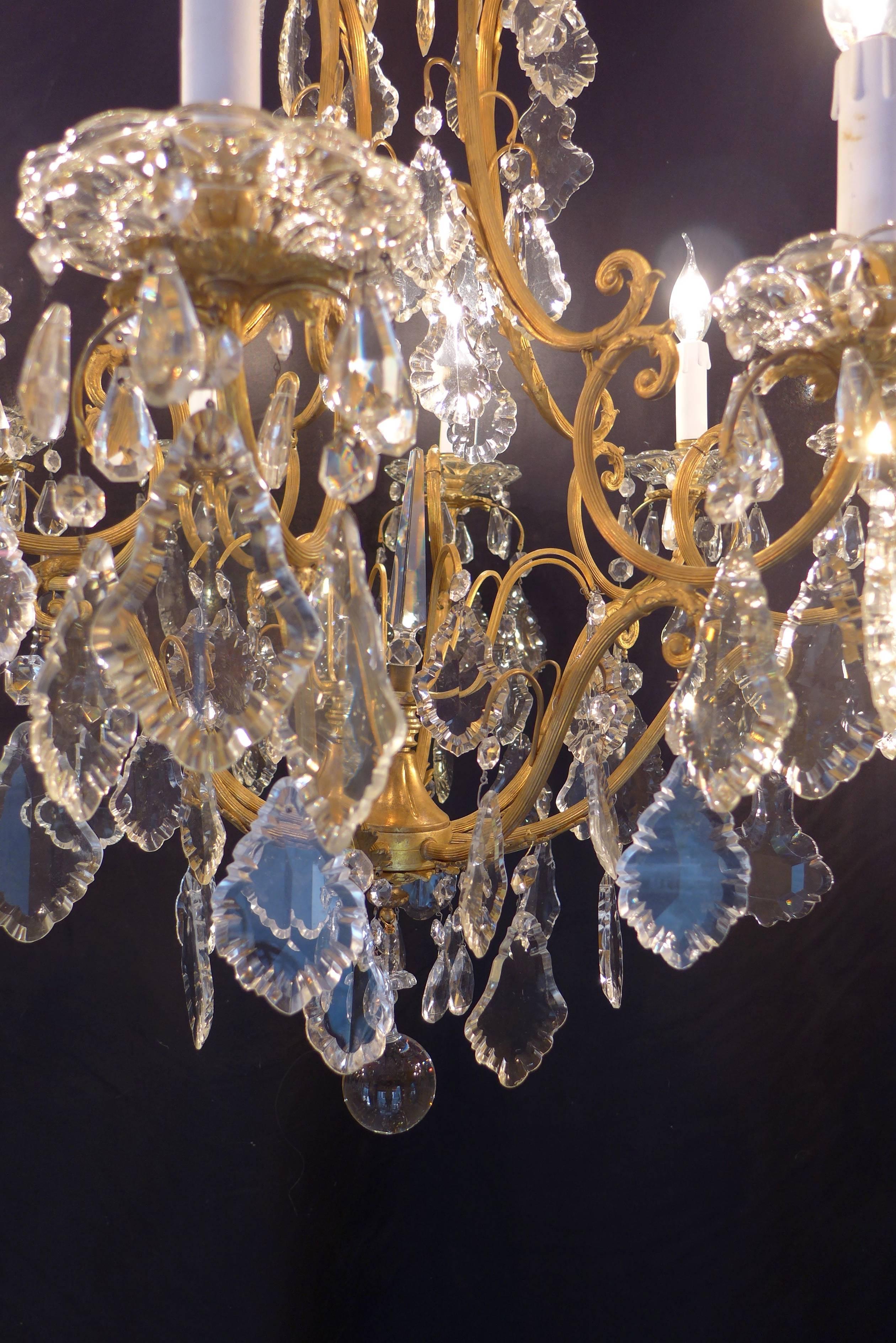 French Mid-20th Century Louis XV Style Ormolu and Crystal Chandelier, circa 1950 In Excellent Condition For Sale In Saint Ouen, FR
