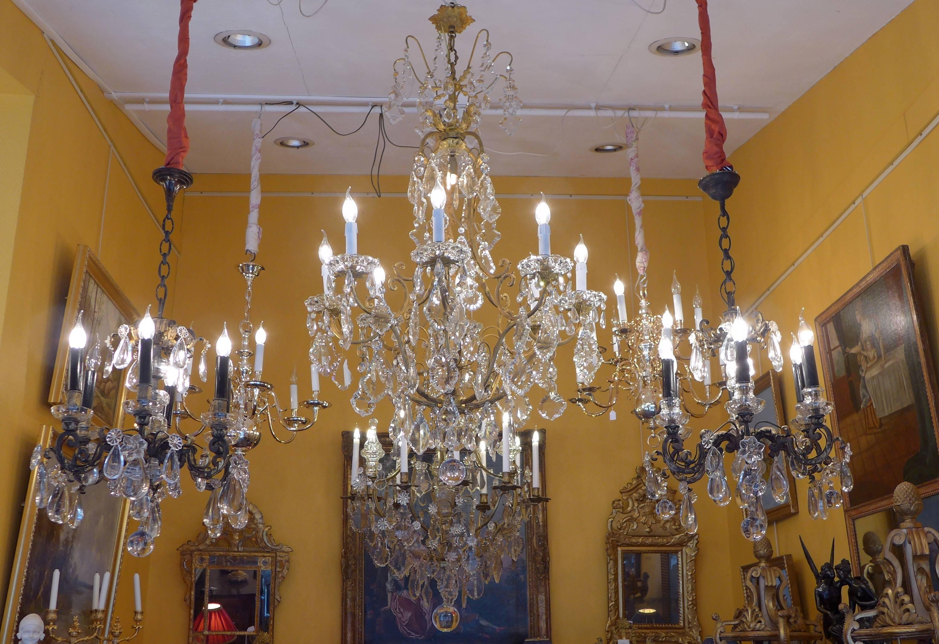 French Mid-20th Century Louis XV Style Ormolu and Crystal Chandelier, circa 1950 For Sale 4
