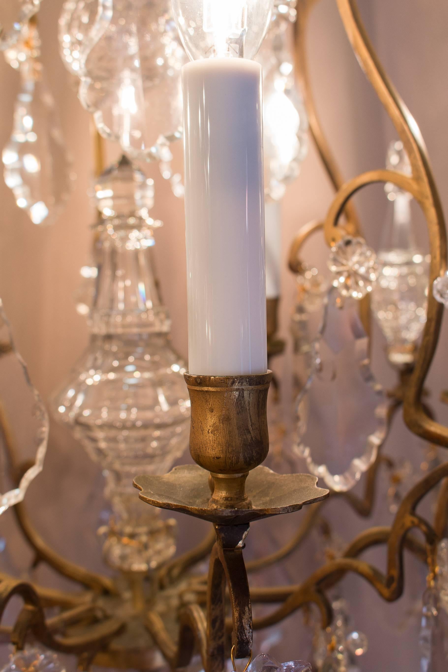 French Late 18th Century Bronze and Hand-Cut Crystal Chandelier, circa 1800 1