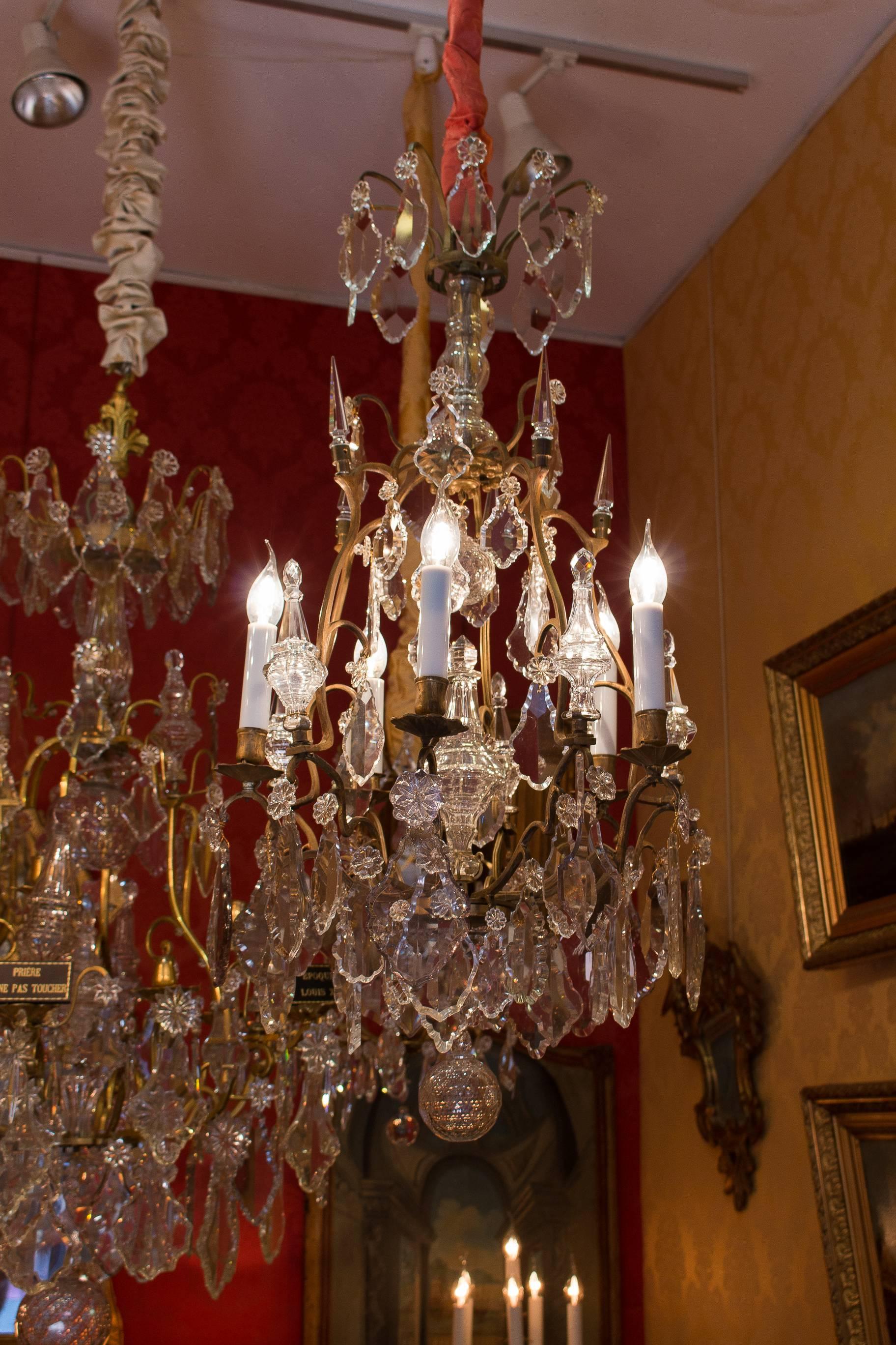 French Late 18th Century Bronze and Hand-Cut Crystal Chandelier, circa 1800 5