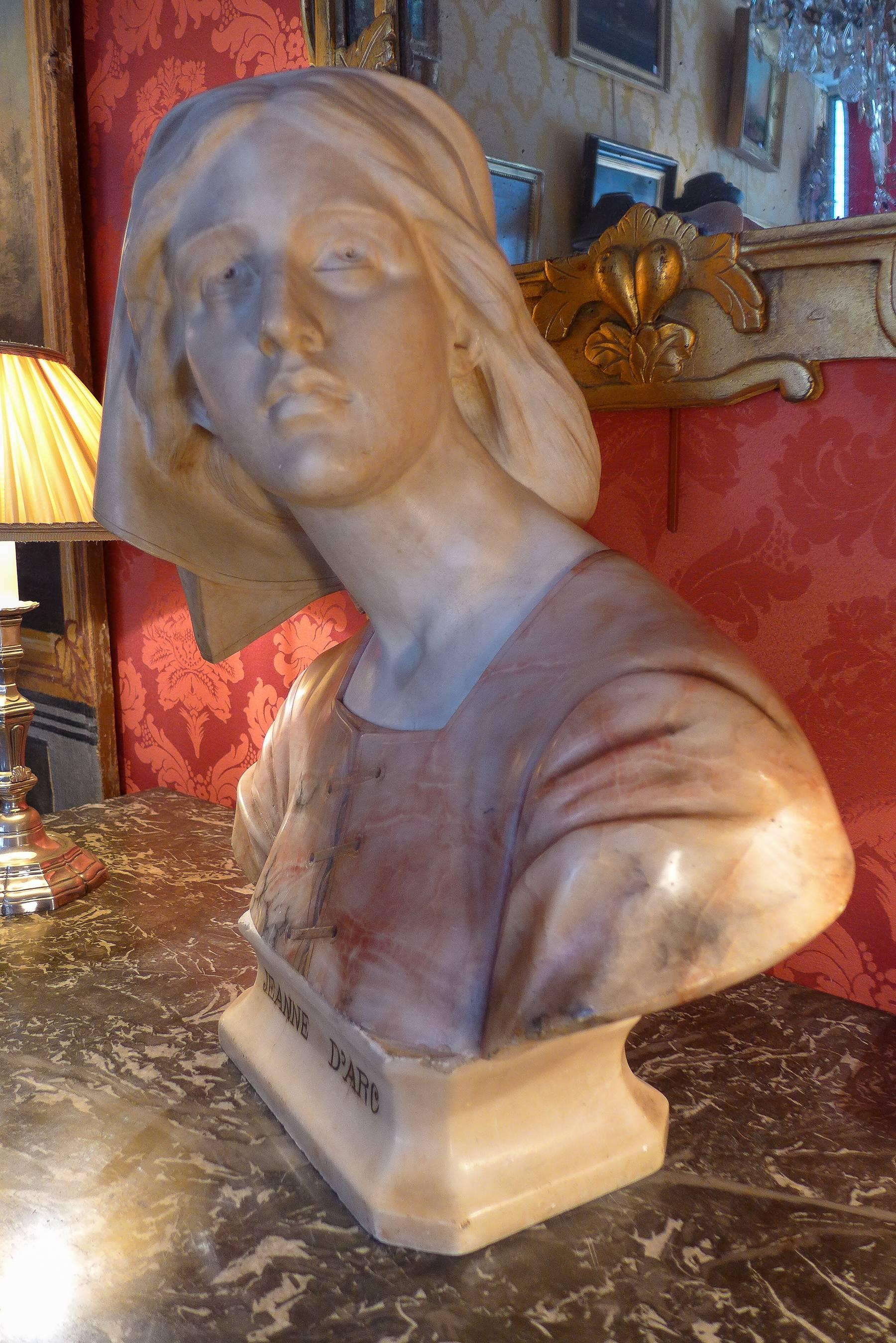 Late 19th Century Marble and Alabaster Sculpture Bust Jeanne d’Arc, circa 1890 In Excellent Condition In Saint Ouen, FR