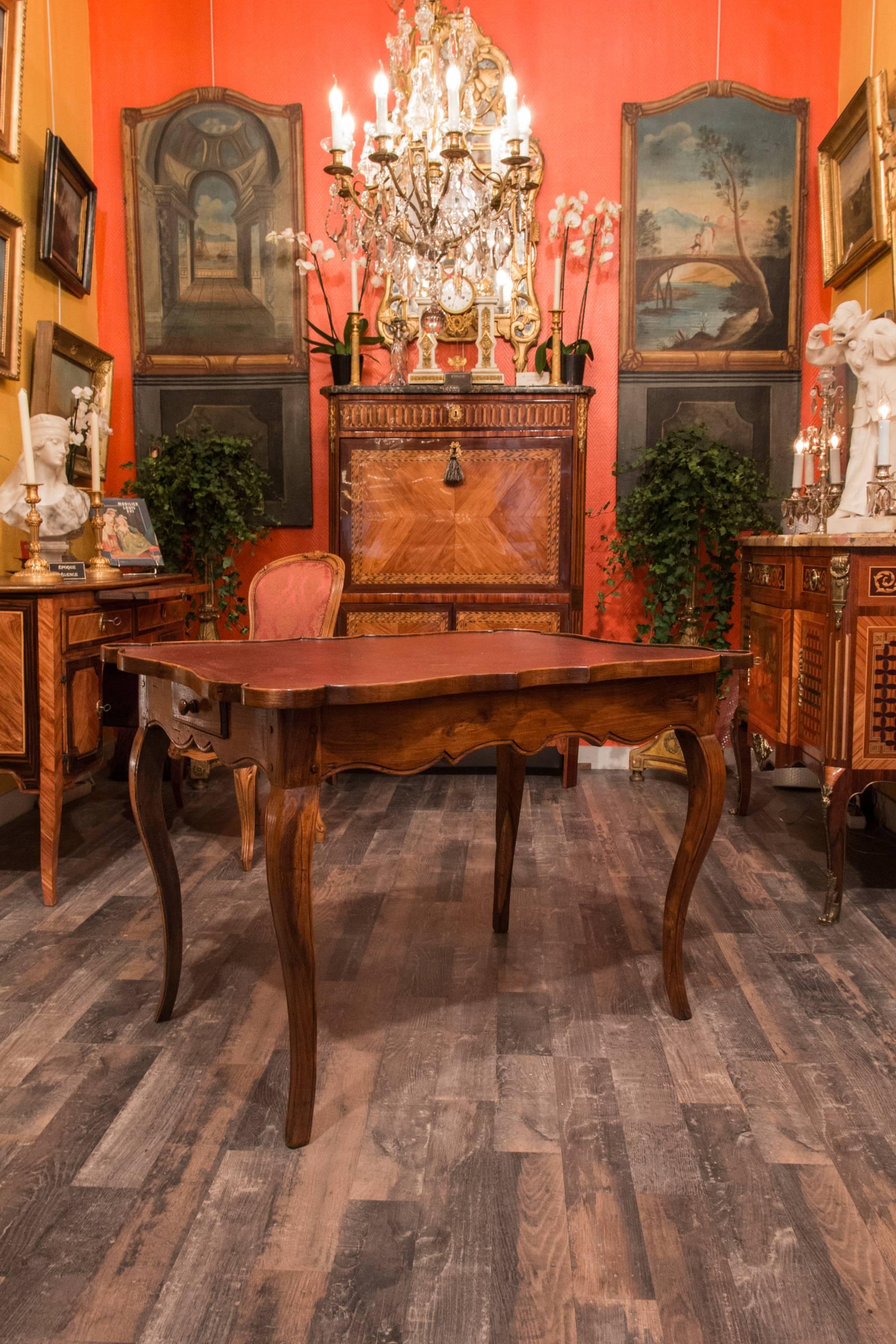French Louis XV Period, Chesnut Game Table with Leather Top, circa 1740 In Excellent Condition In Saint Ouen, FR