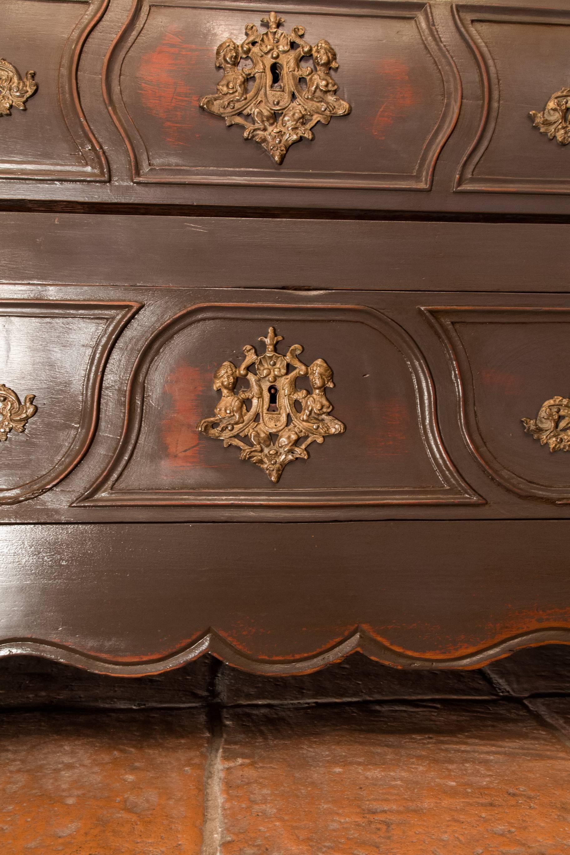 French Mid-18th Century Painted Fruitwood Castle Serpentine Commode Circa 1750 For Sale 5