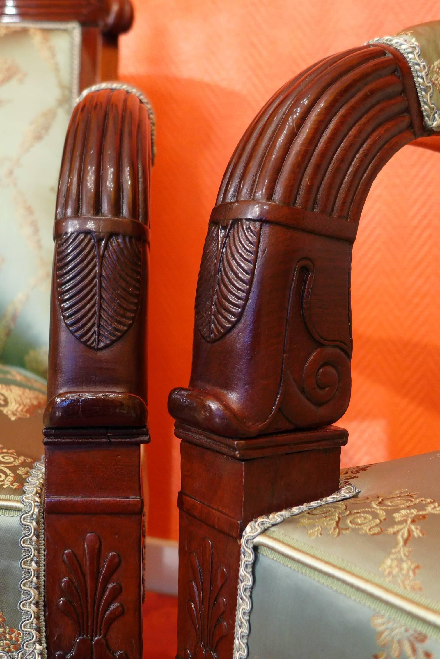French Large Pair of Early-19th Century Empire Period Mahogany Armchairs For Sale 1