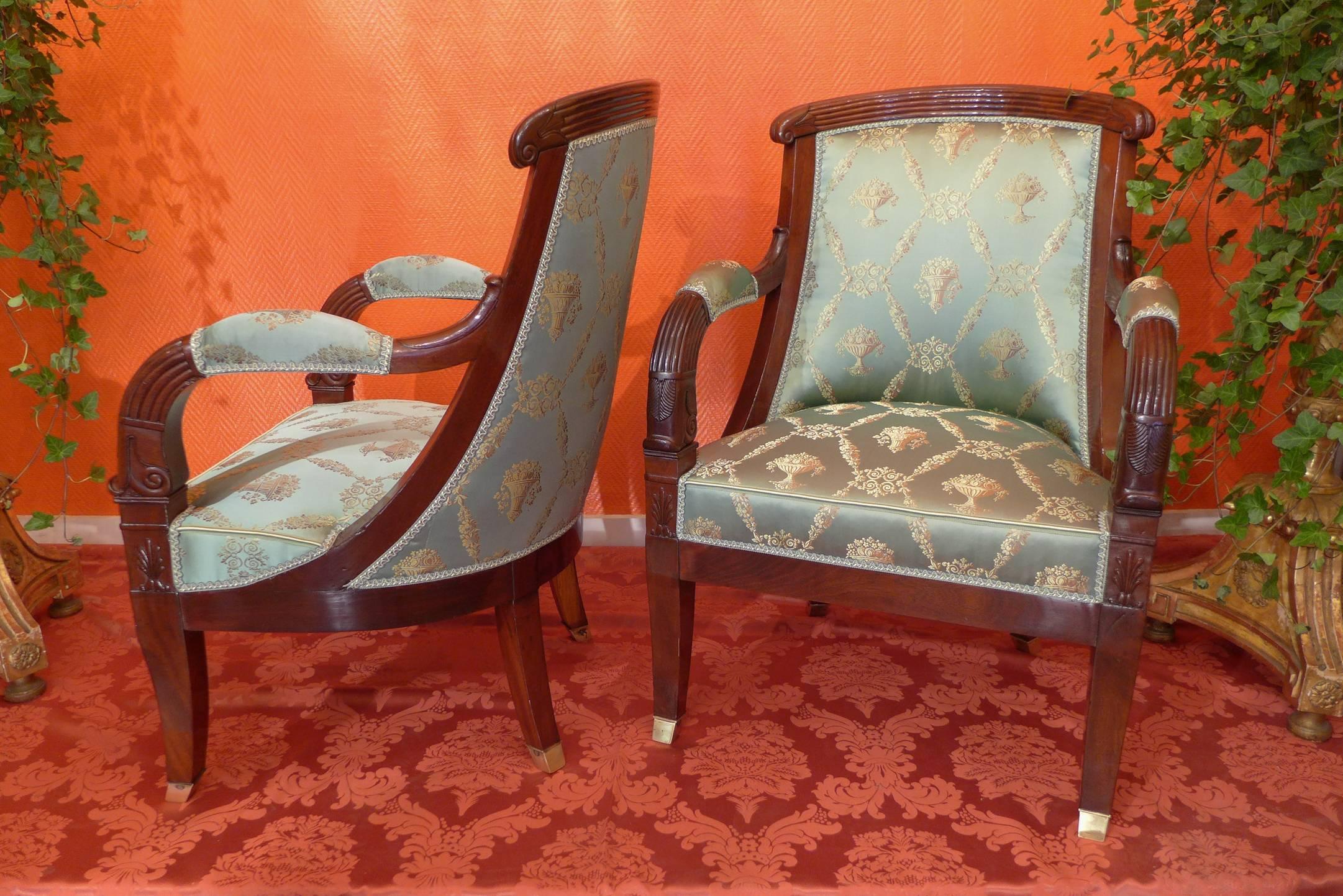 French Large Pair of Early-19th Century Empire Period Mahogany Armchairs For Sale 2