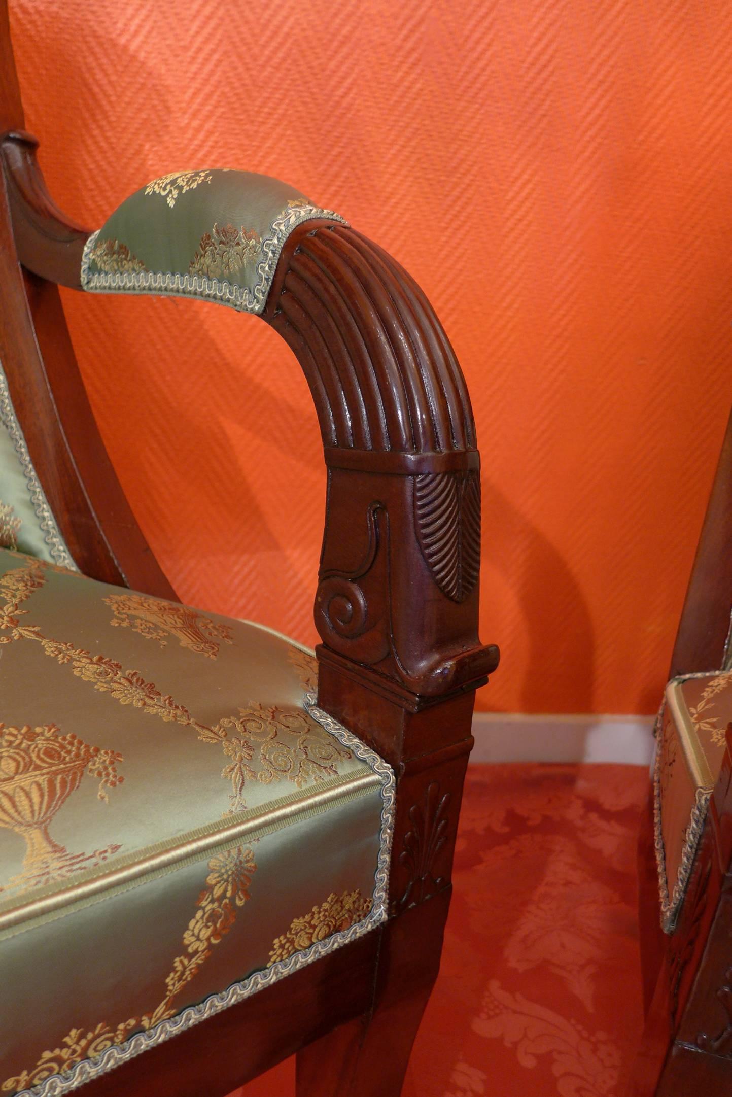French Large Pair of Early-19th Century Empire Period Mahogany Armchairs For Sale 5