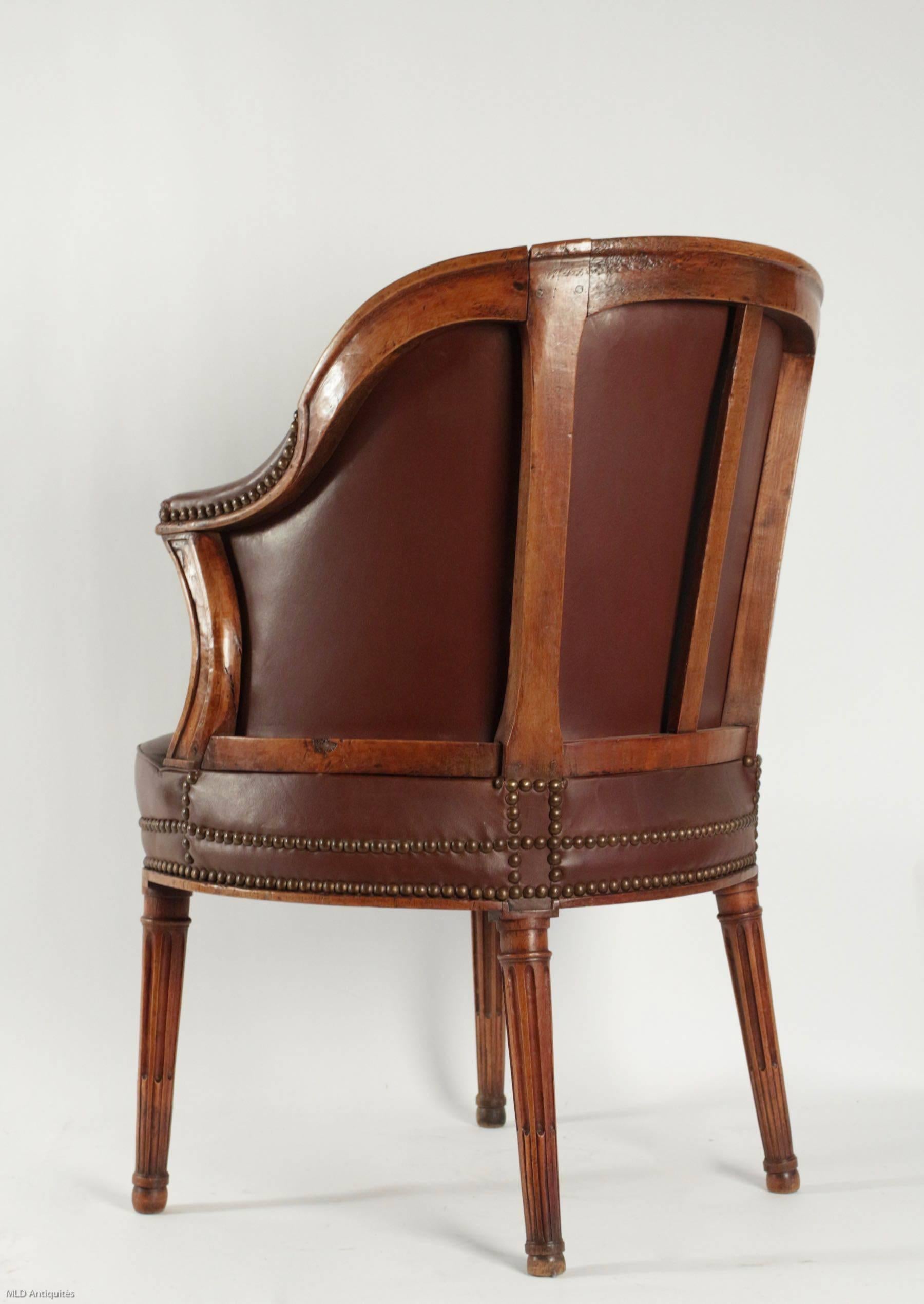 French Louis XVI Period Desk Armchair by Louis Magdelaine Pluvinet, circa 1780 In Excellent Condition In Saint Ouen, FR