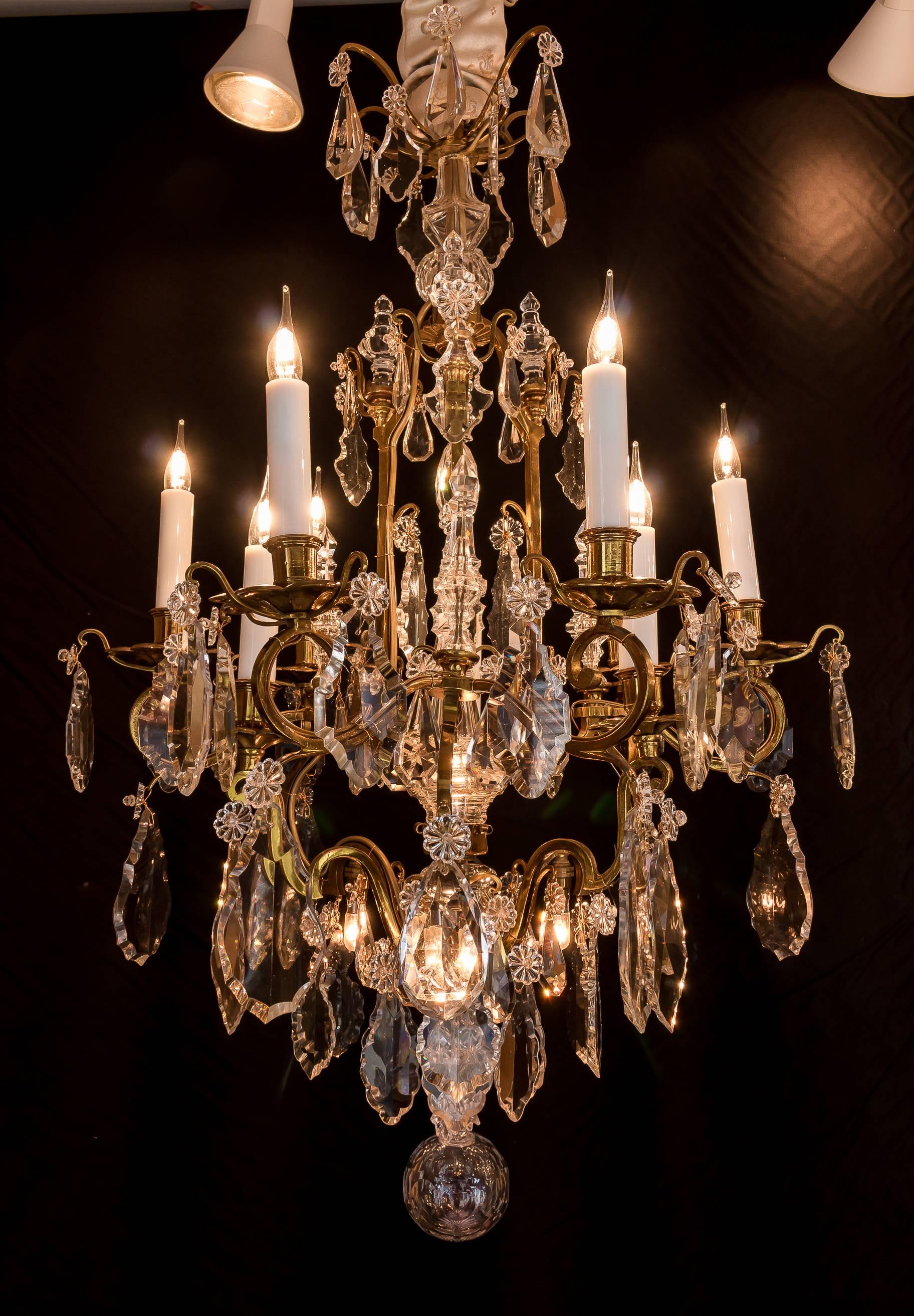 Gorgeous ormolu and hand-cut crystal, form cage chandelier in the classical Louis XV style by Cristalleries De Baccarat.
Our chandelier is composed of nine perimeter arm lights, three little inside lights and one centre crystal dagger light. Very