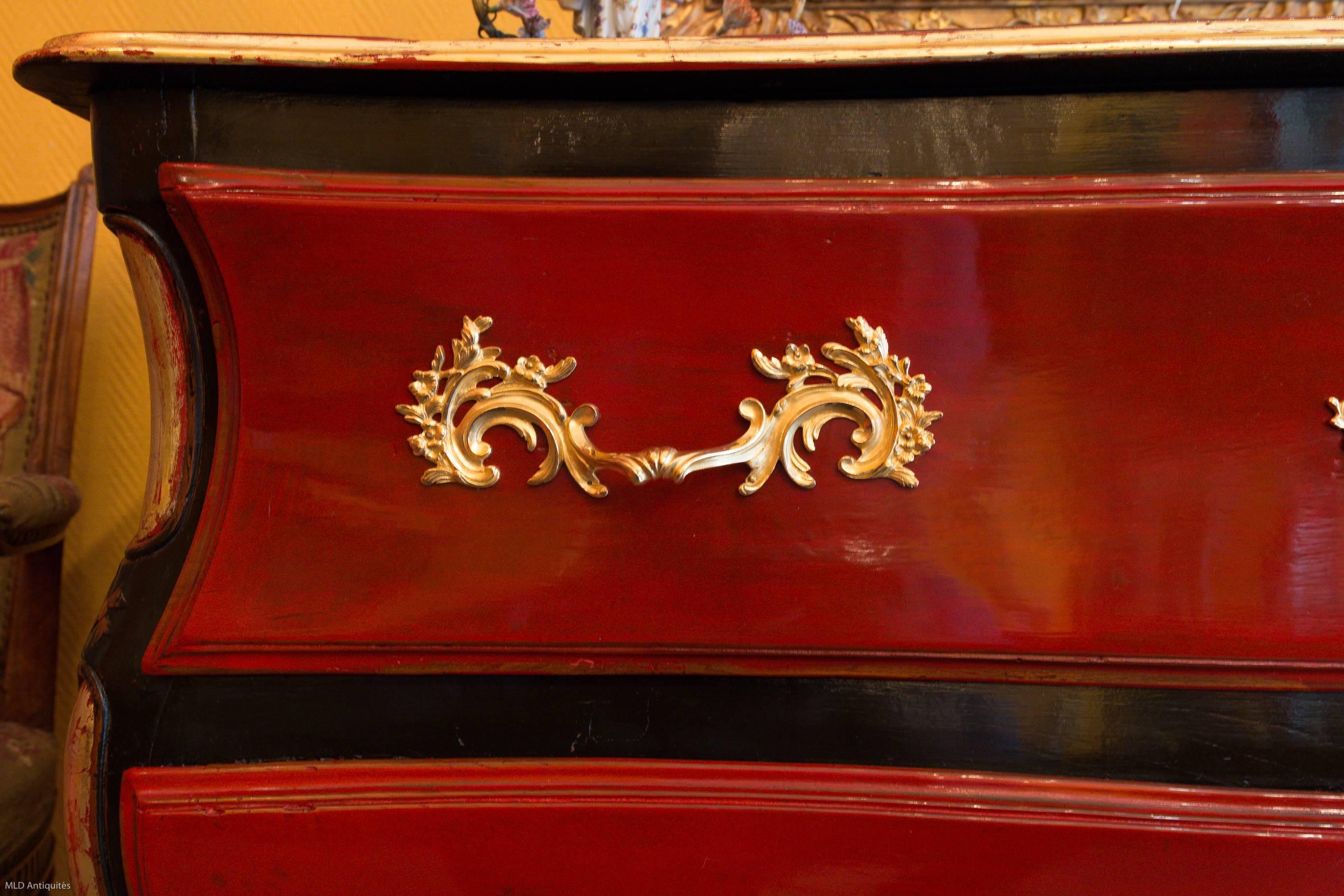 Mid-18th Century French Louis XV Period Black & Red Lacquered Commode circa 1750 2