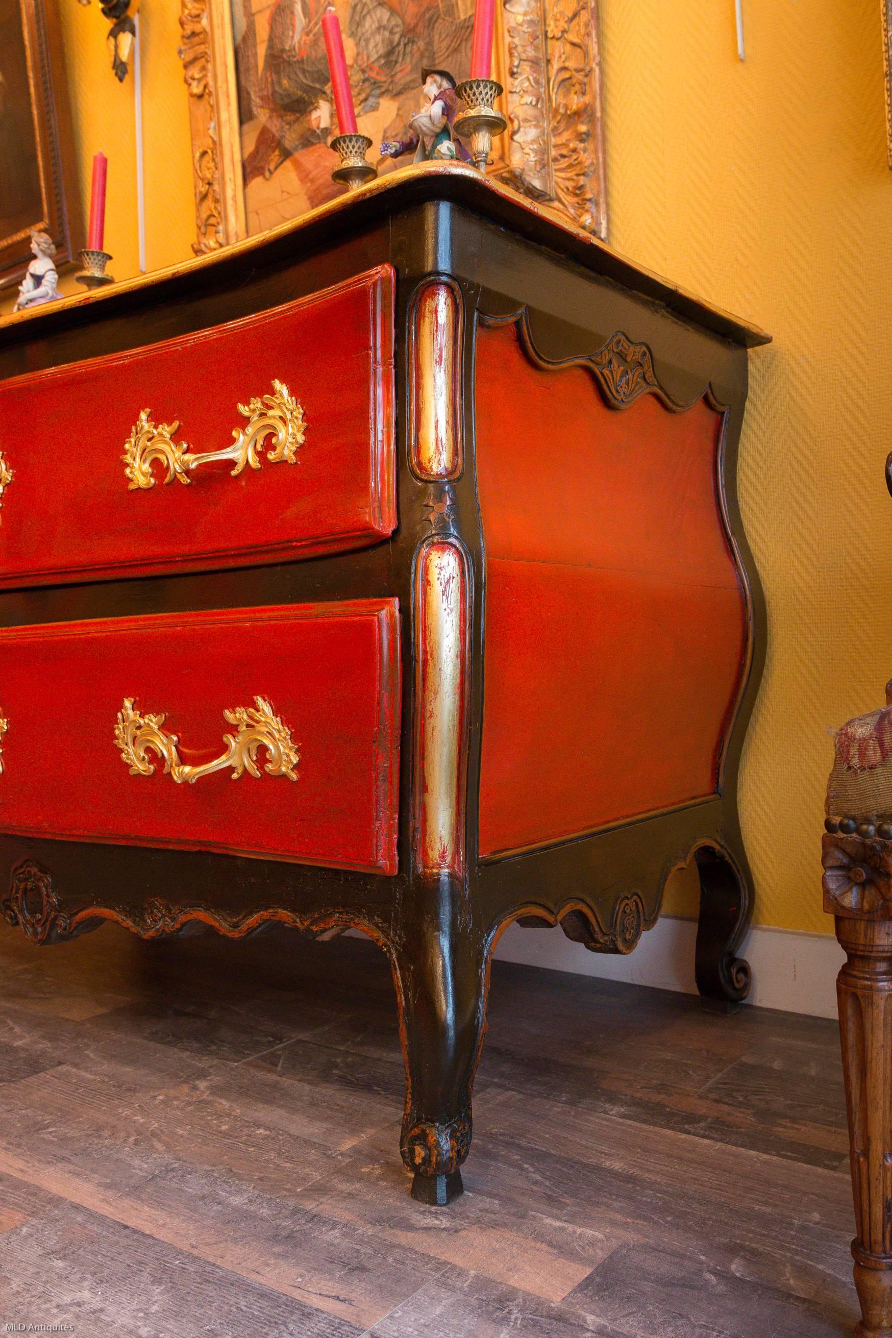 Mid-18th Century French Louis XV Period Black & Red Lacquered Commode circa 1750 4