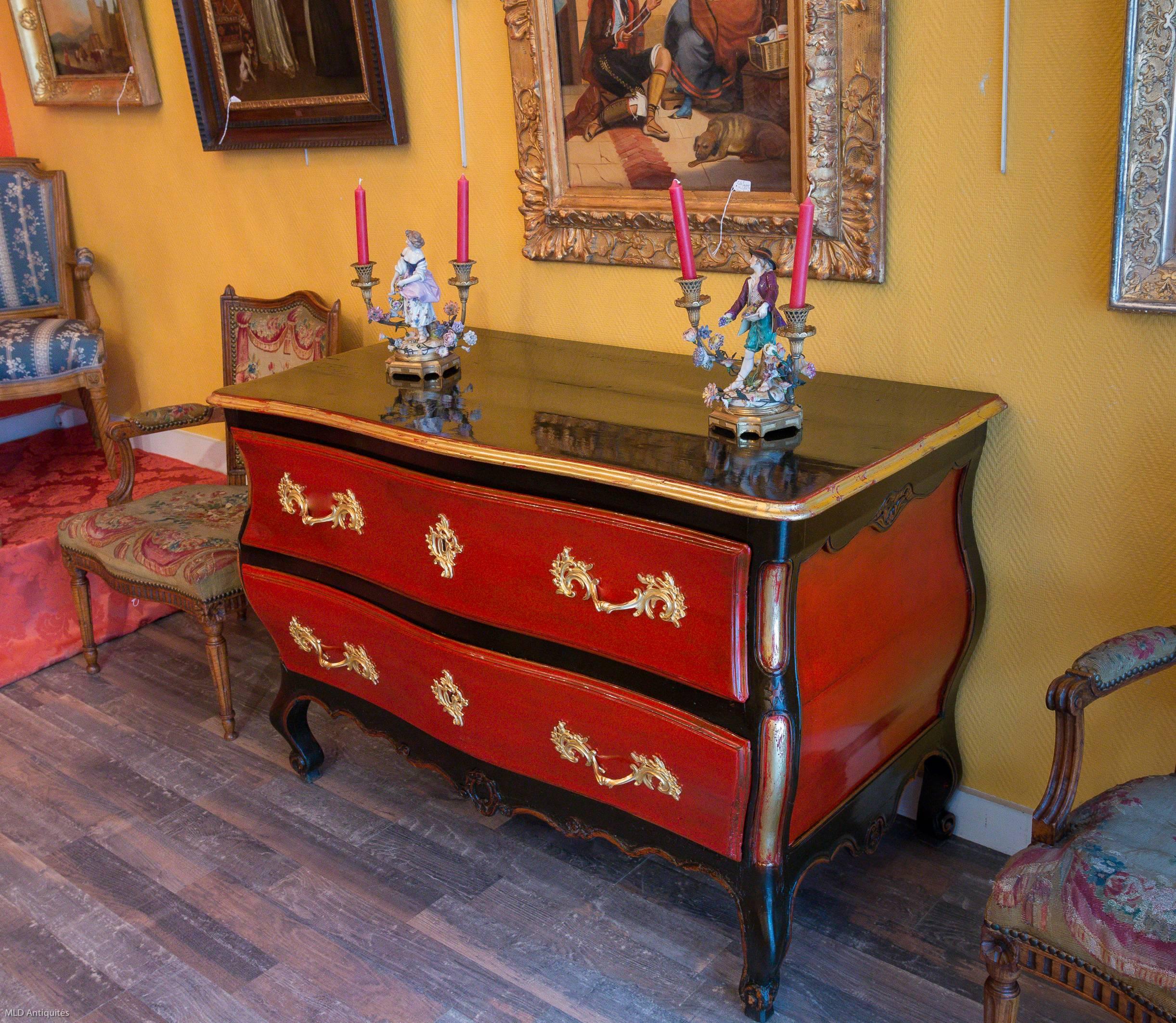 Mid-18th Century French Louis XV Period Black & Red Lacquered Commode circa 1750 5