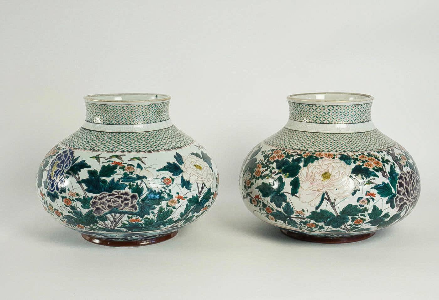 We are pleased to present you a gorgeous, decorative, interesting and rare pair of vases in Kutani ceramic decorated with birds, hydrangeas, cherry trees in flower.

Late 19th century Japan ceramic, circa 1860-1880.

Sizes: 10.23 in H, 11.81 in