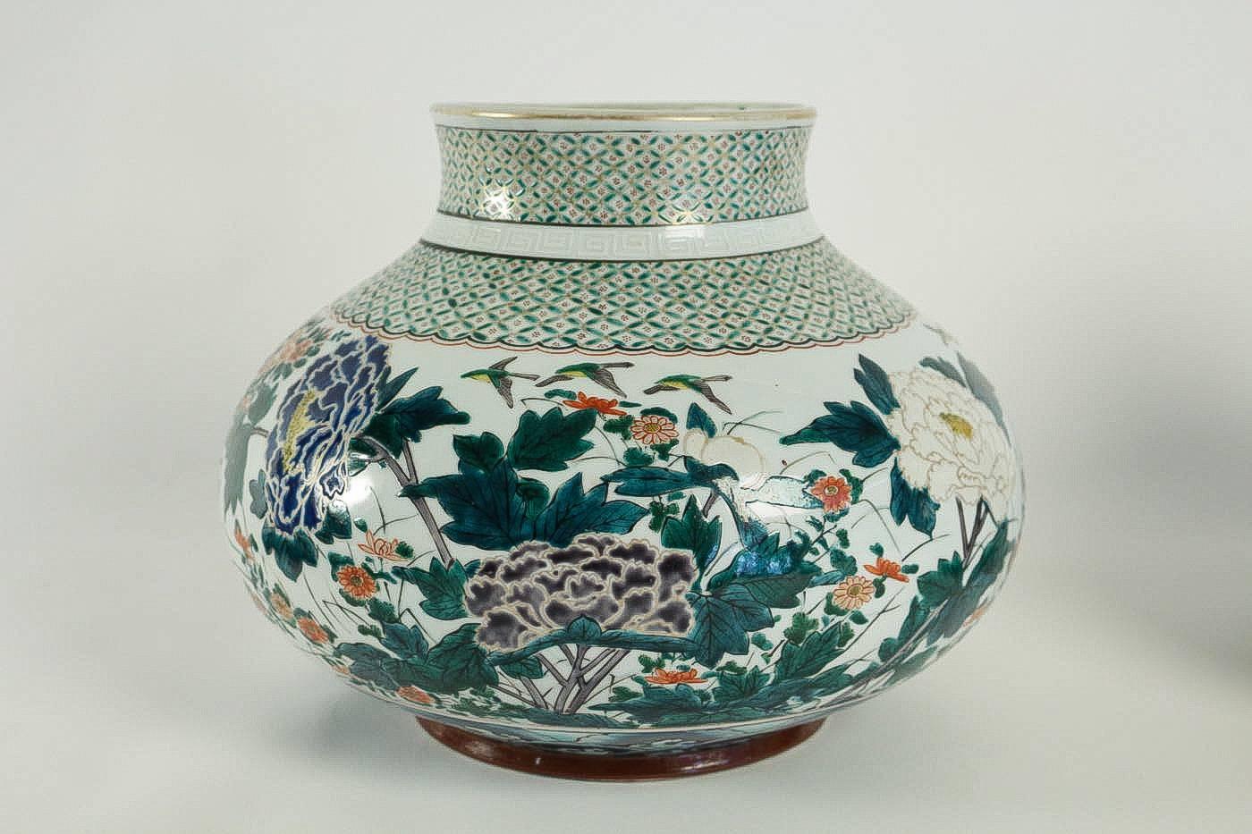 Japonisme Pair of Vases Hydrangea & Cherry Tree in Kutani Ceramic, Meiji Period